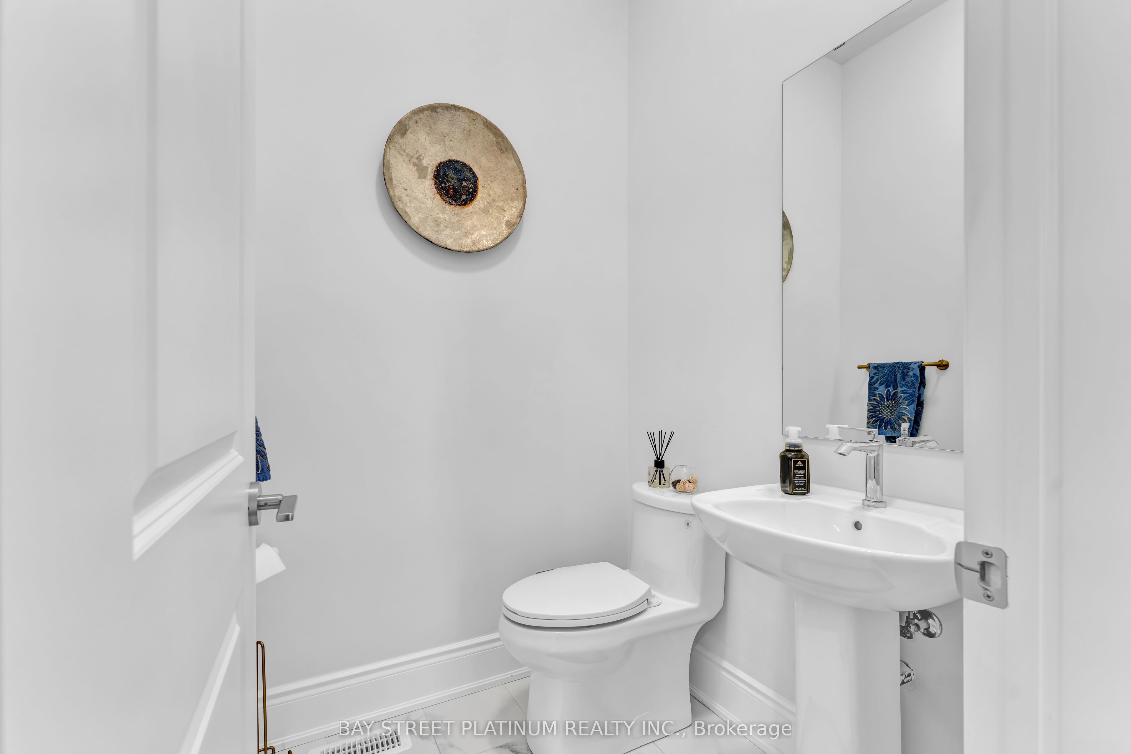 18 Woodgate Pines Drive Property Photo 26