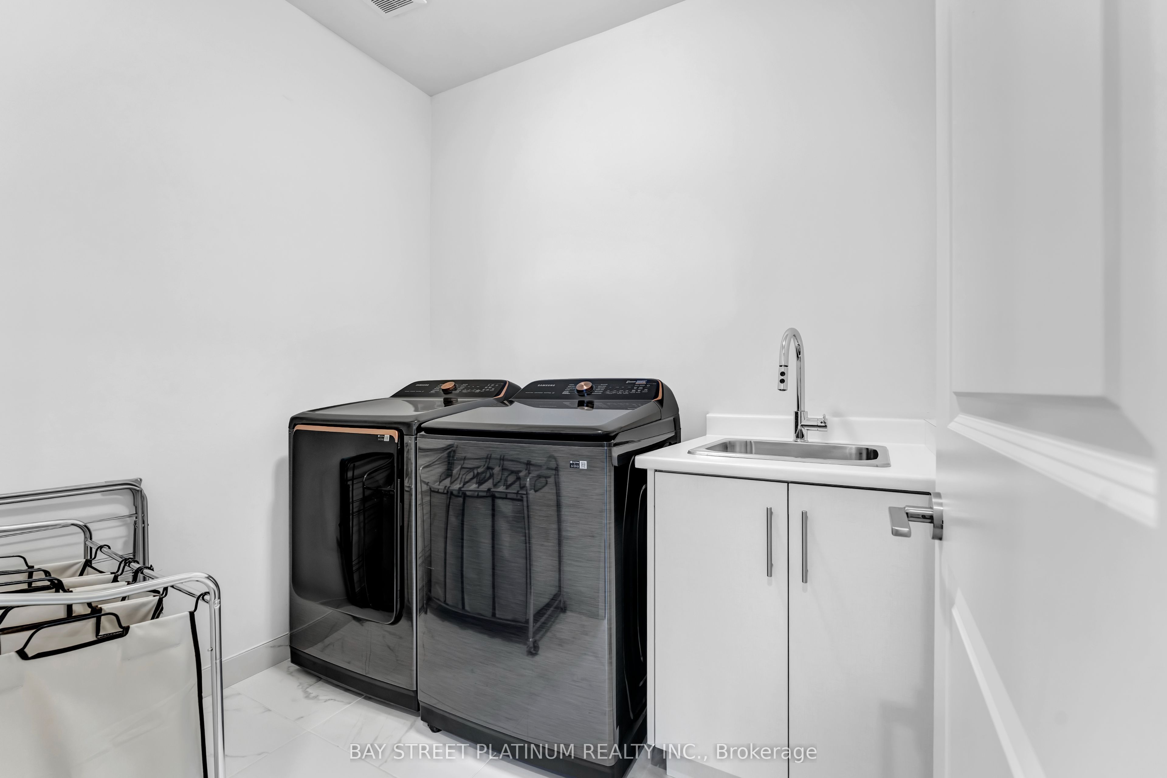 18 Woodgate Pines Drive Property Photo 49