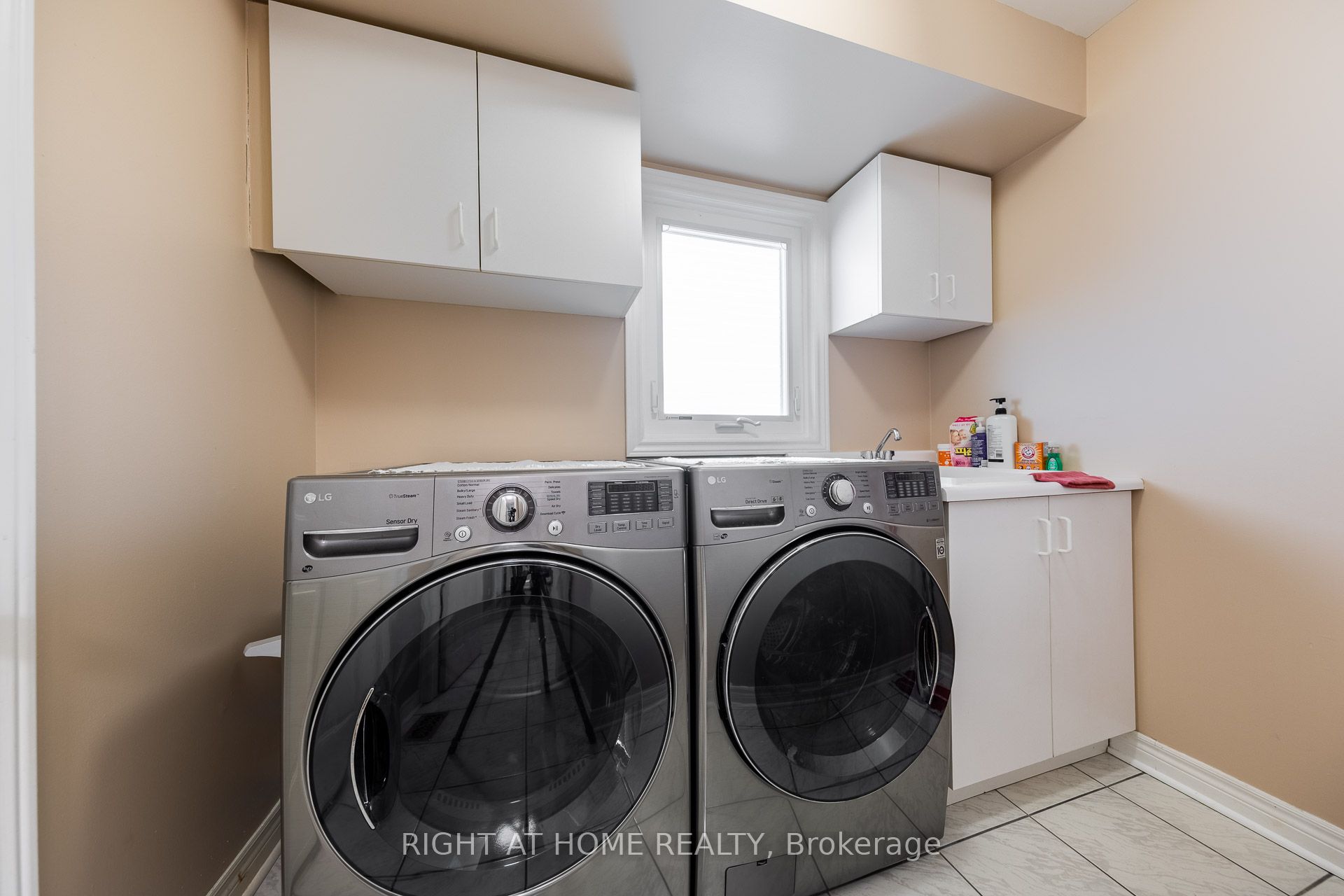 27 Addison Street Property Photo 19