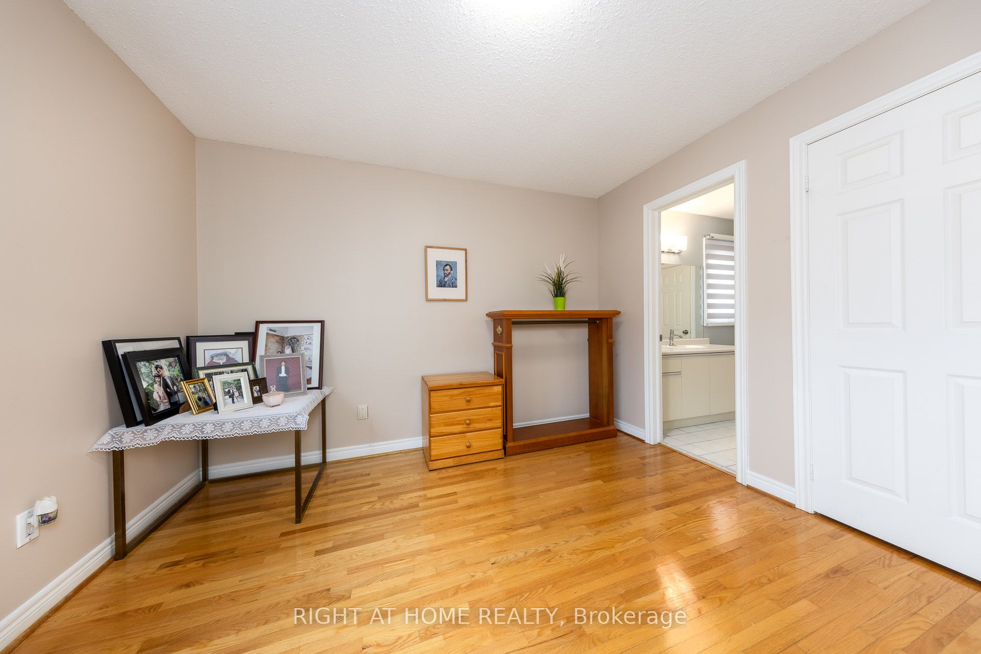 27 Addison Street Property Photo 34