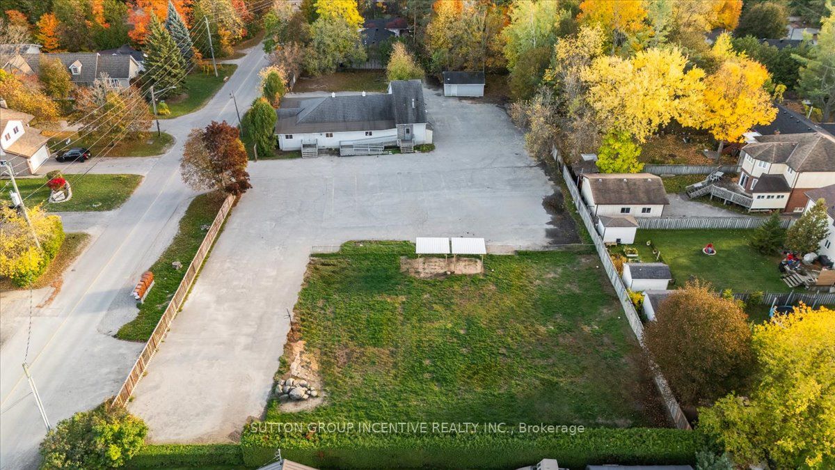 2044 25th Side Road Property Photo 1