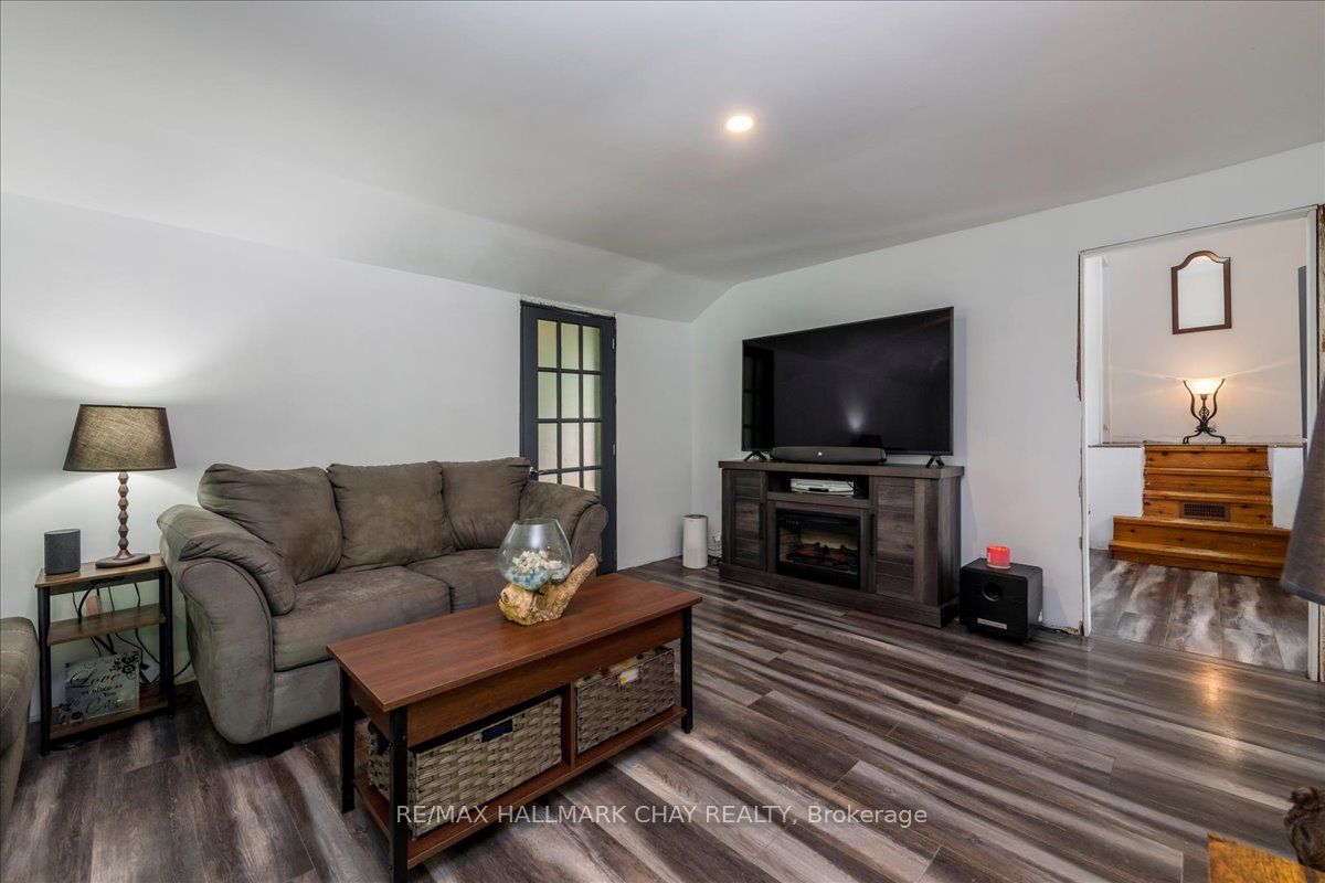 1805 St John's Road Property Photo 4