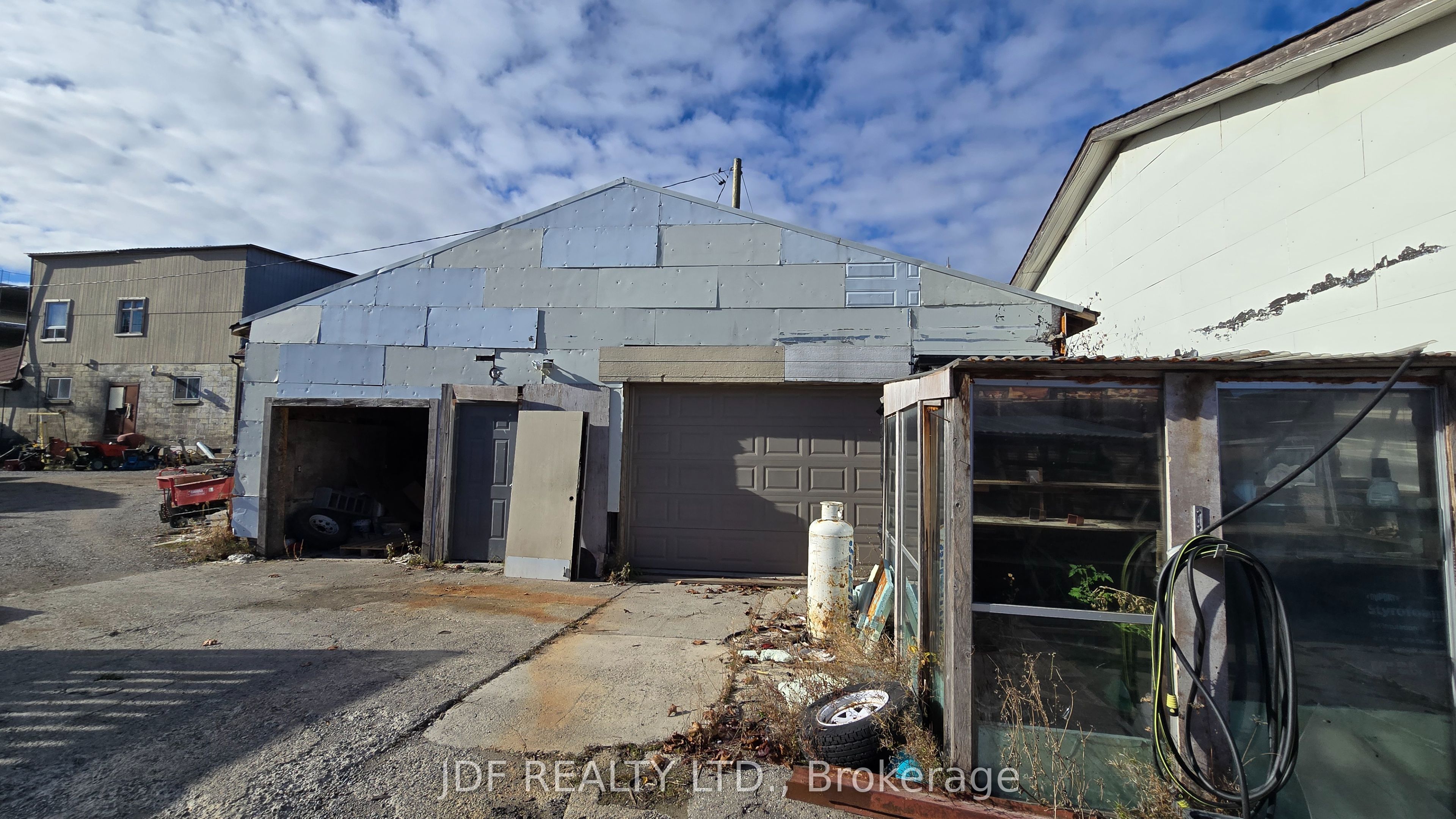 1* Burtons Lane Property Photo 11