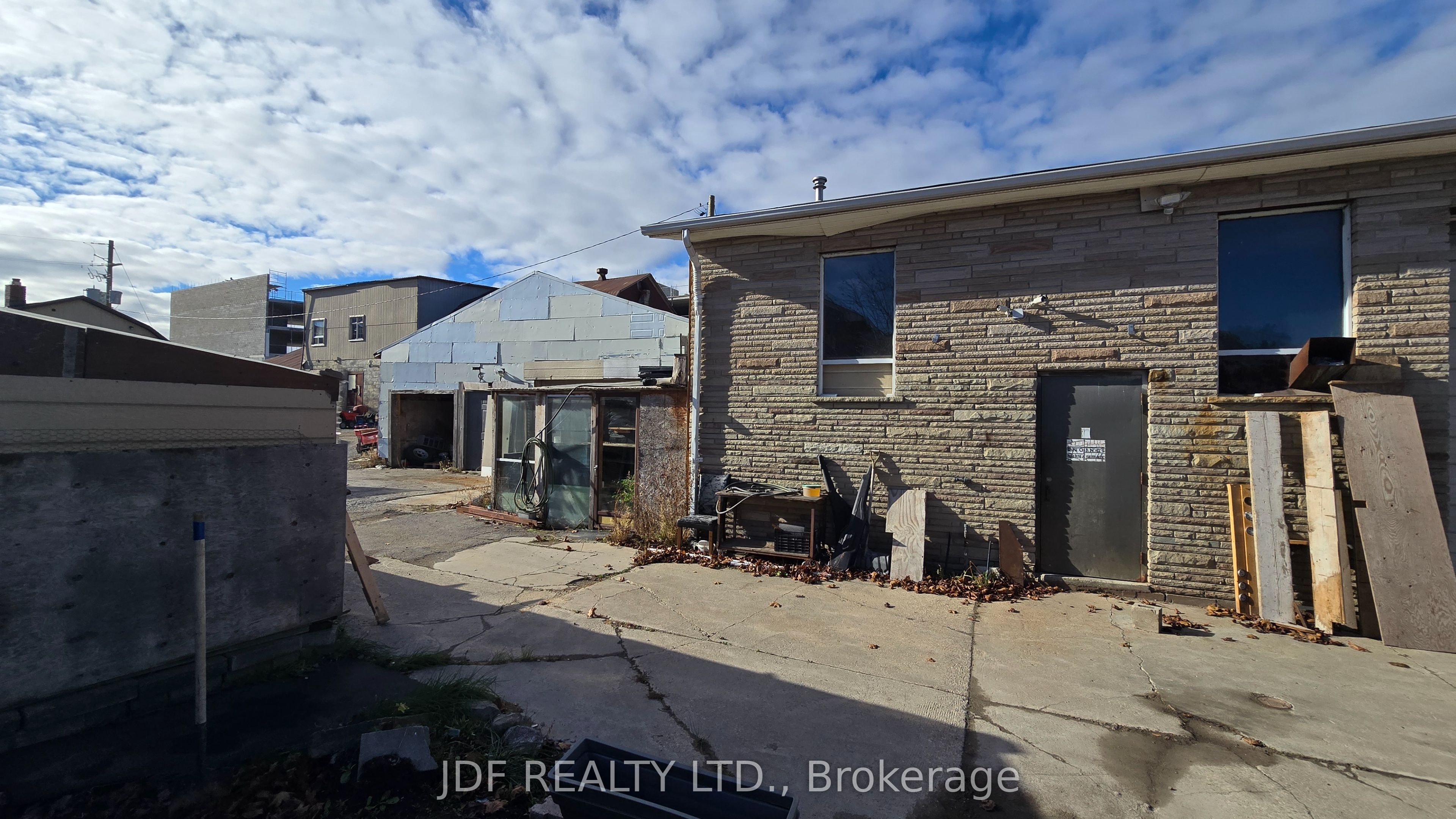 1* Burtons Lane Property Photo 13