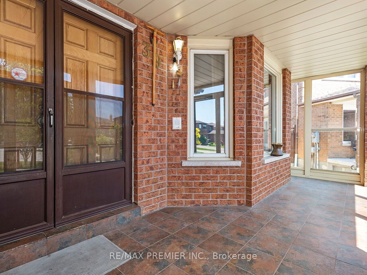 39 Brydon Court Property Photo 3