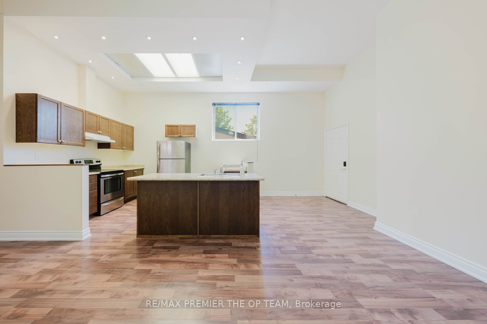 7930 Kipling Avenue Property Photo 4