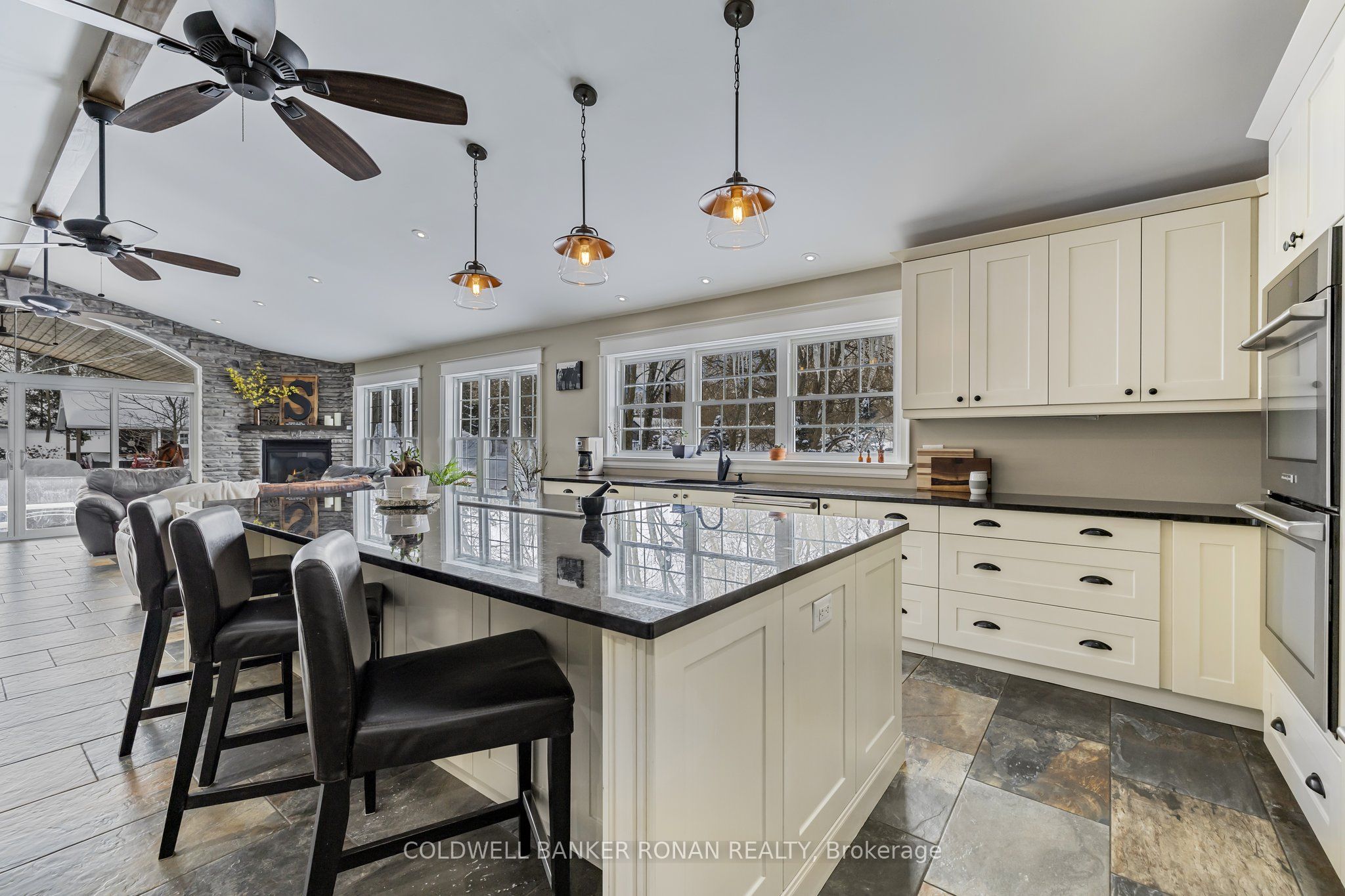 6643 3rd Line Property Photo 13