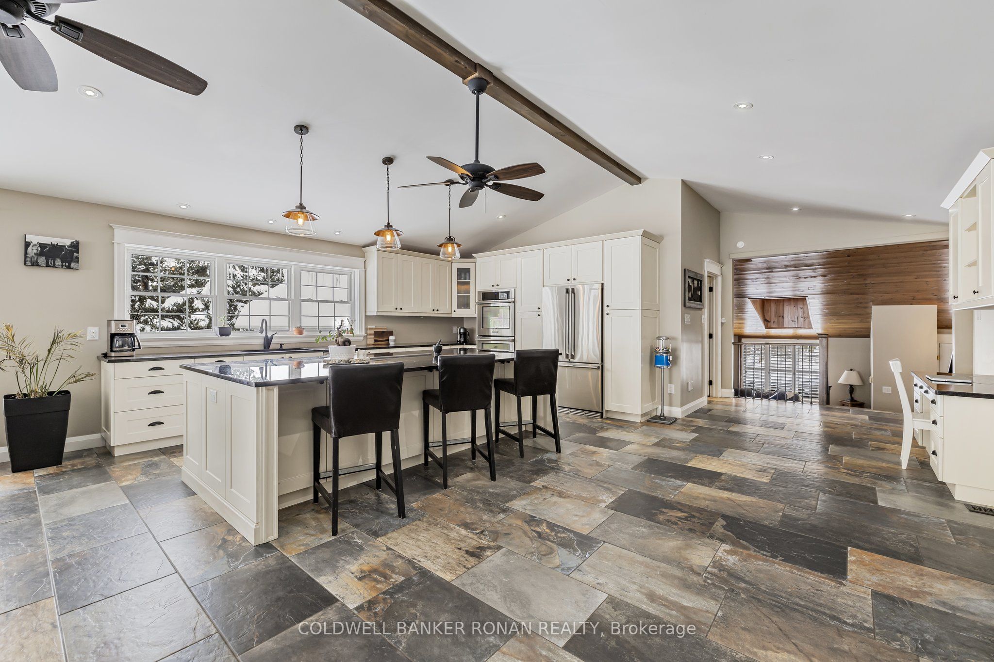 6643 3rd Line Property Photo 14