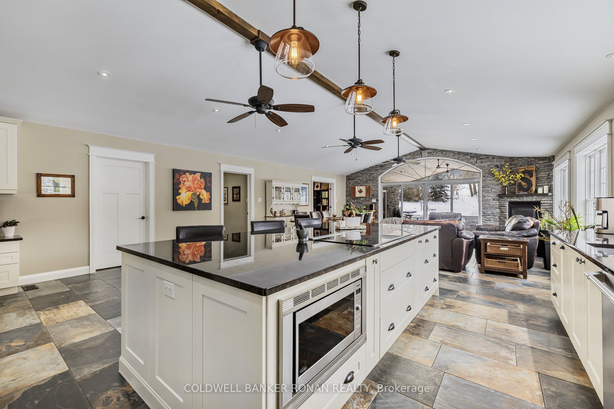 6643 3rd Line Property Photo 15
