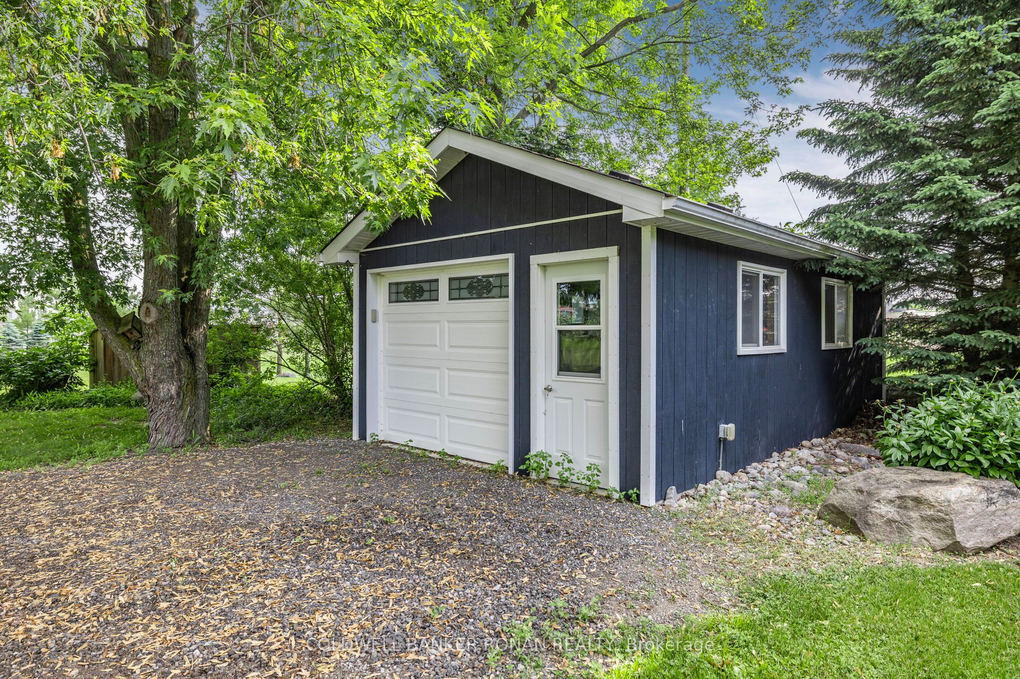 6643 3rd Line Property Photo 34