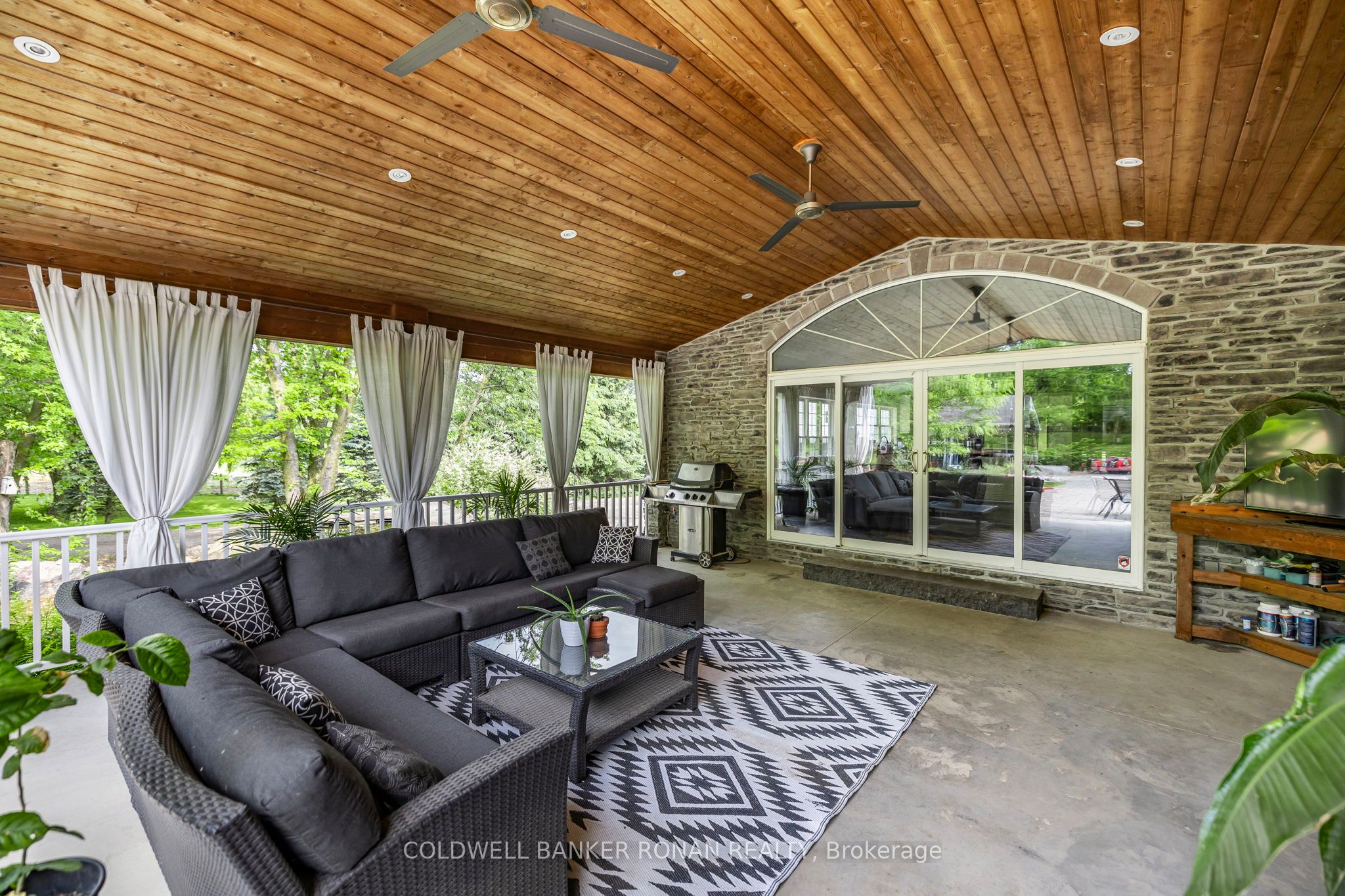 6643 3rd Line Property Photo 35