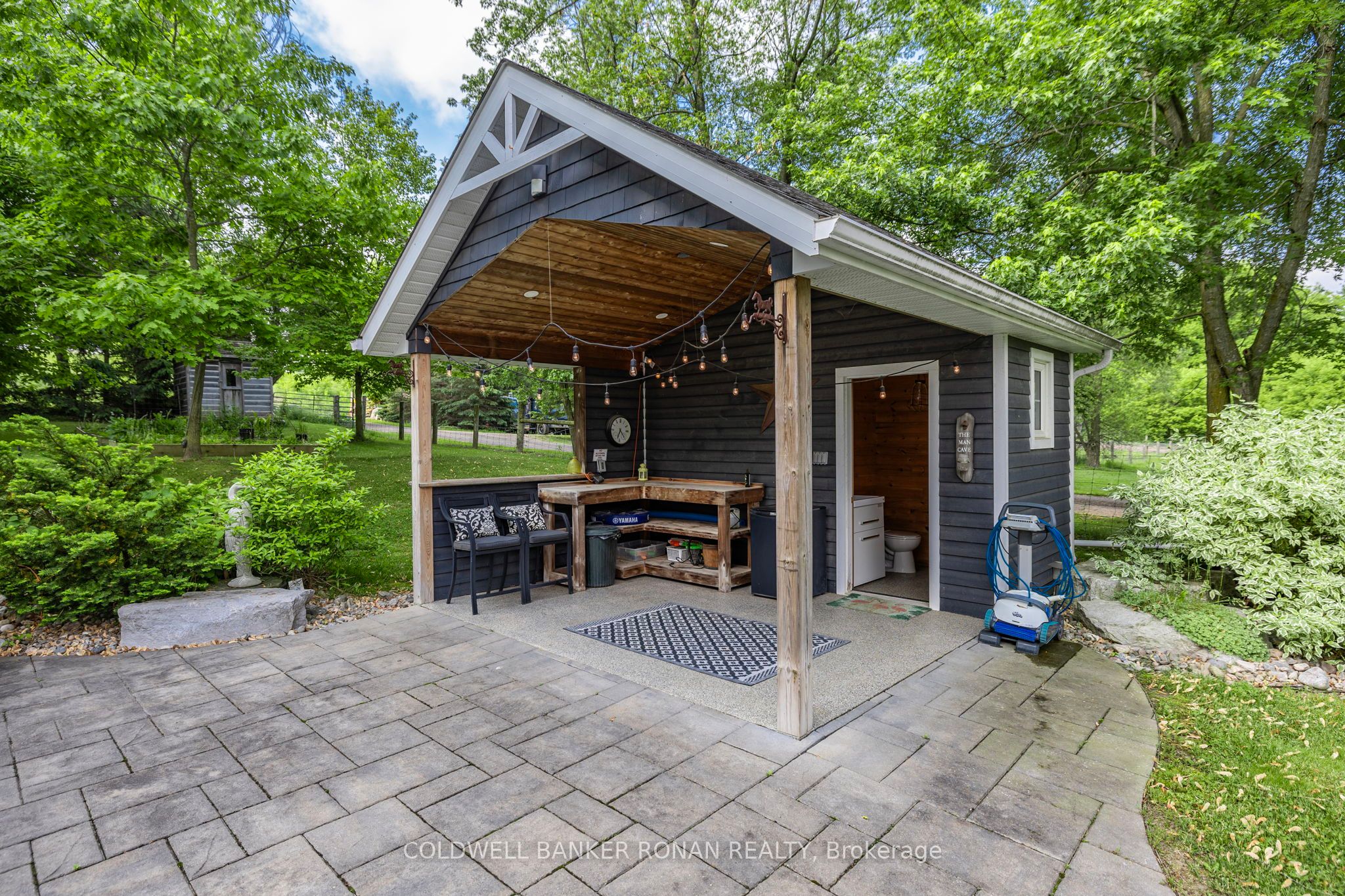 6643 3rd Line Property Photo 39