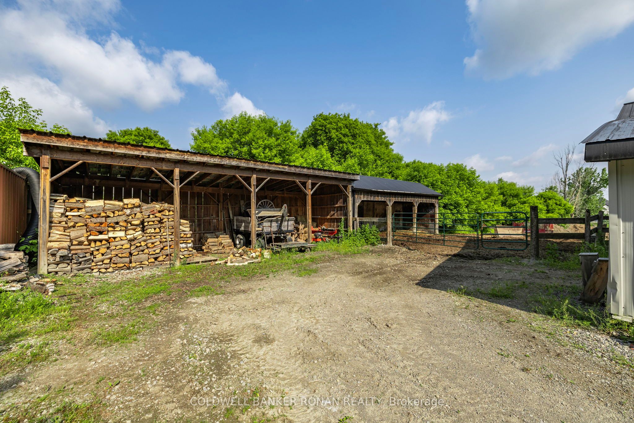 6643 3rd Line Property Photo 42