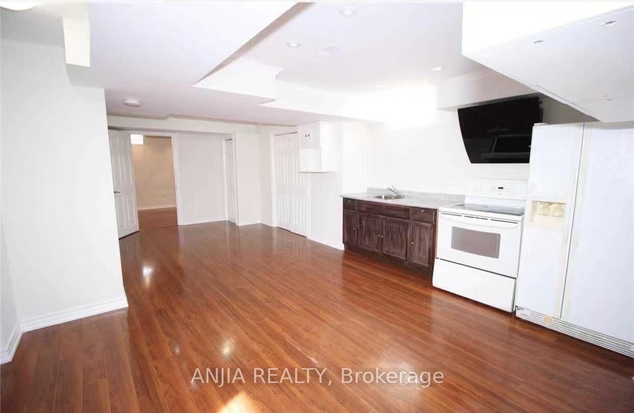 24 Jenmat Drive Property Photo 2