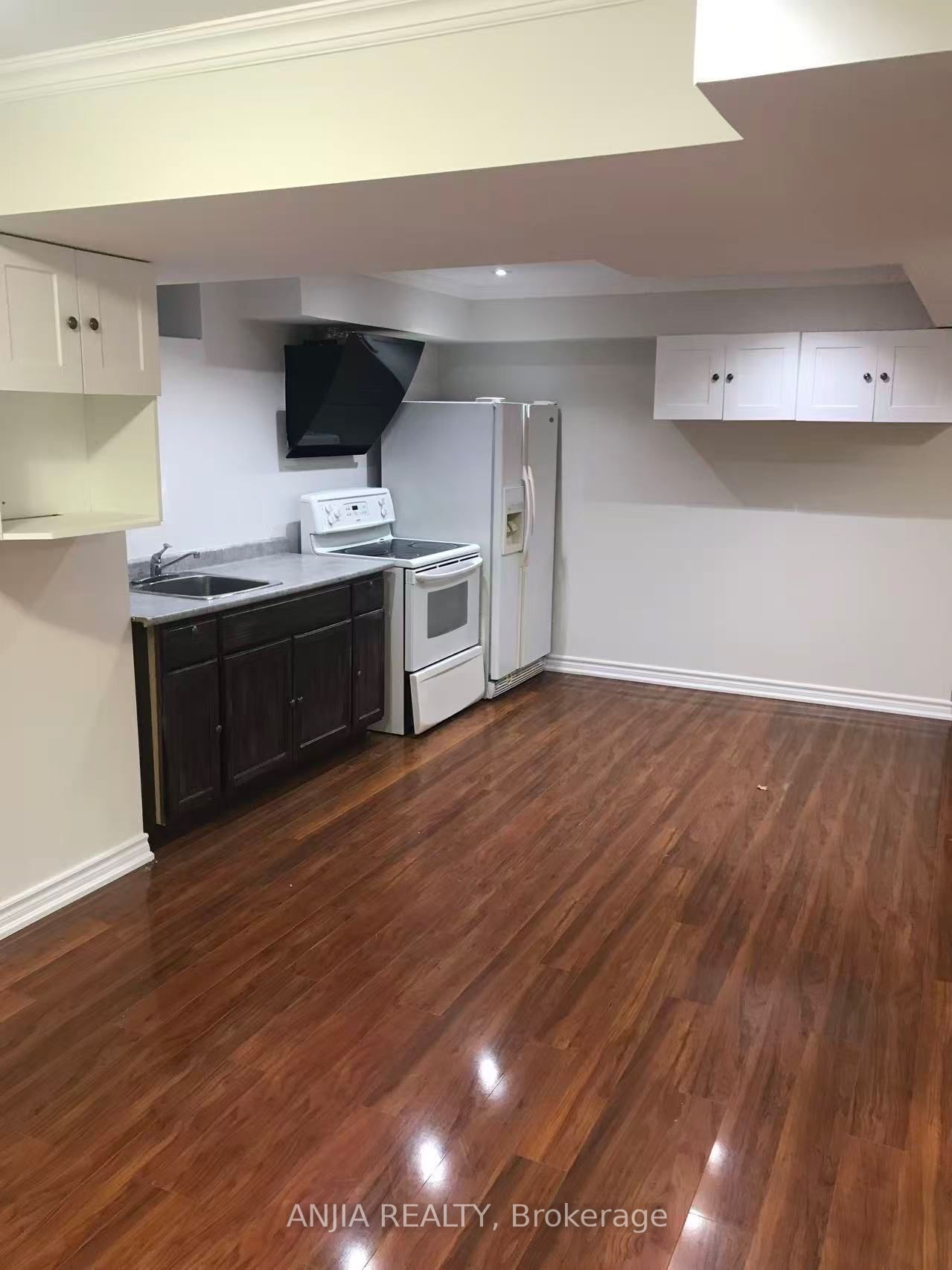 24 Jenmat Drive Property Photo 4