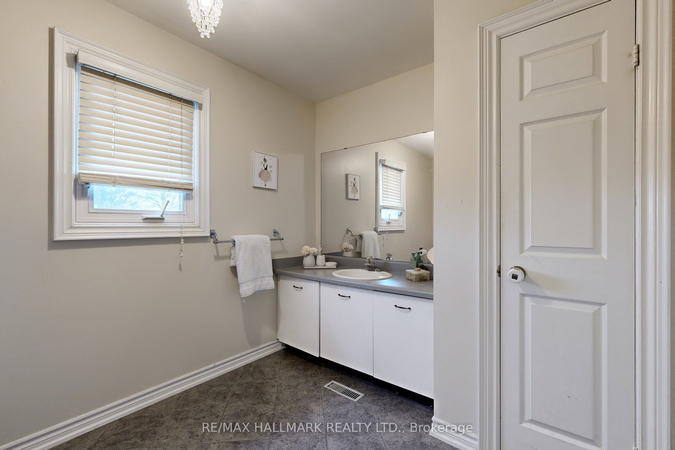 87 Autumn Way Property Photo 34