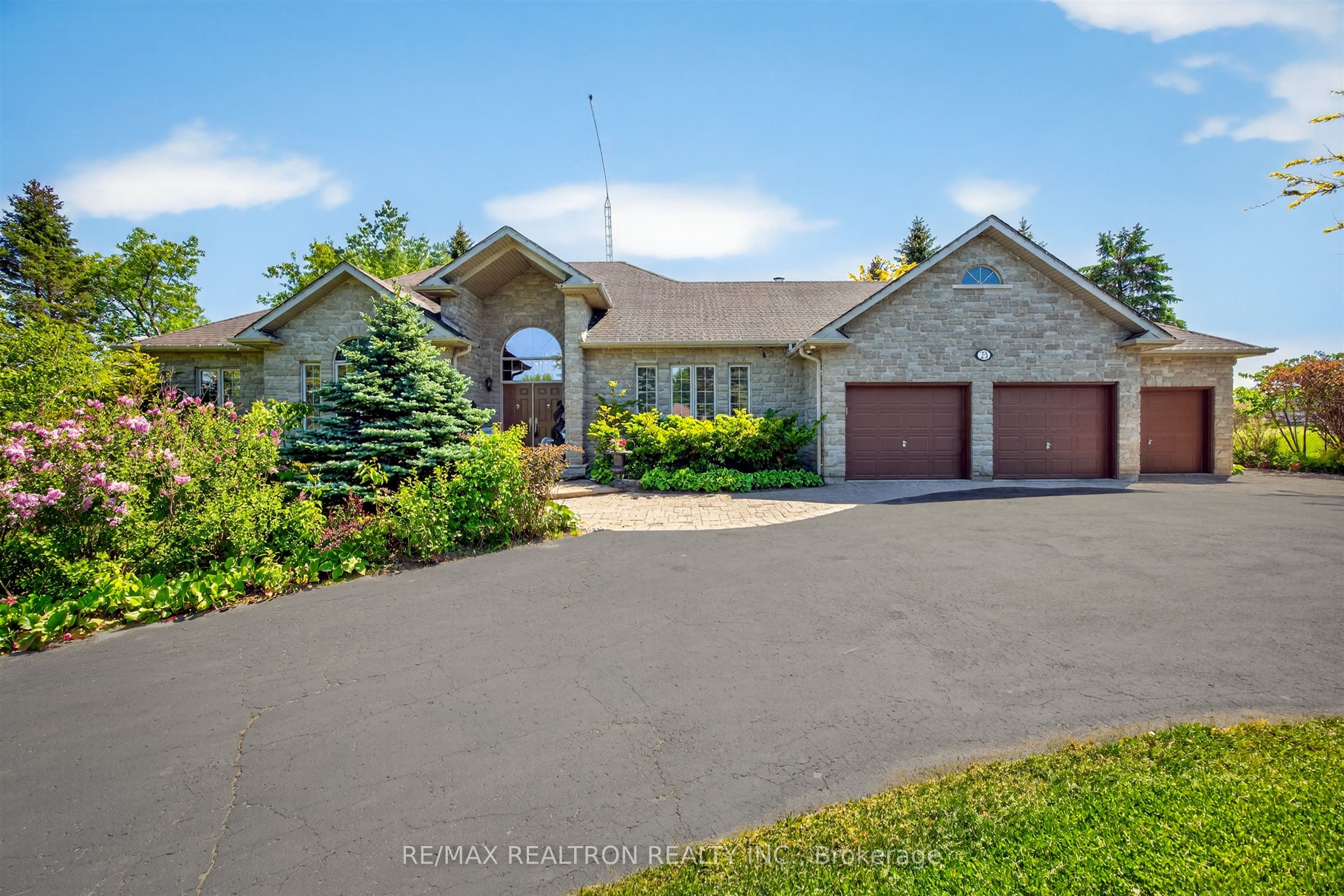 23 Fairbairn Gate Property Photo 1