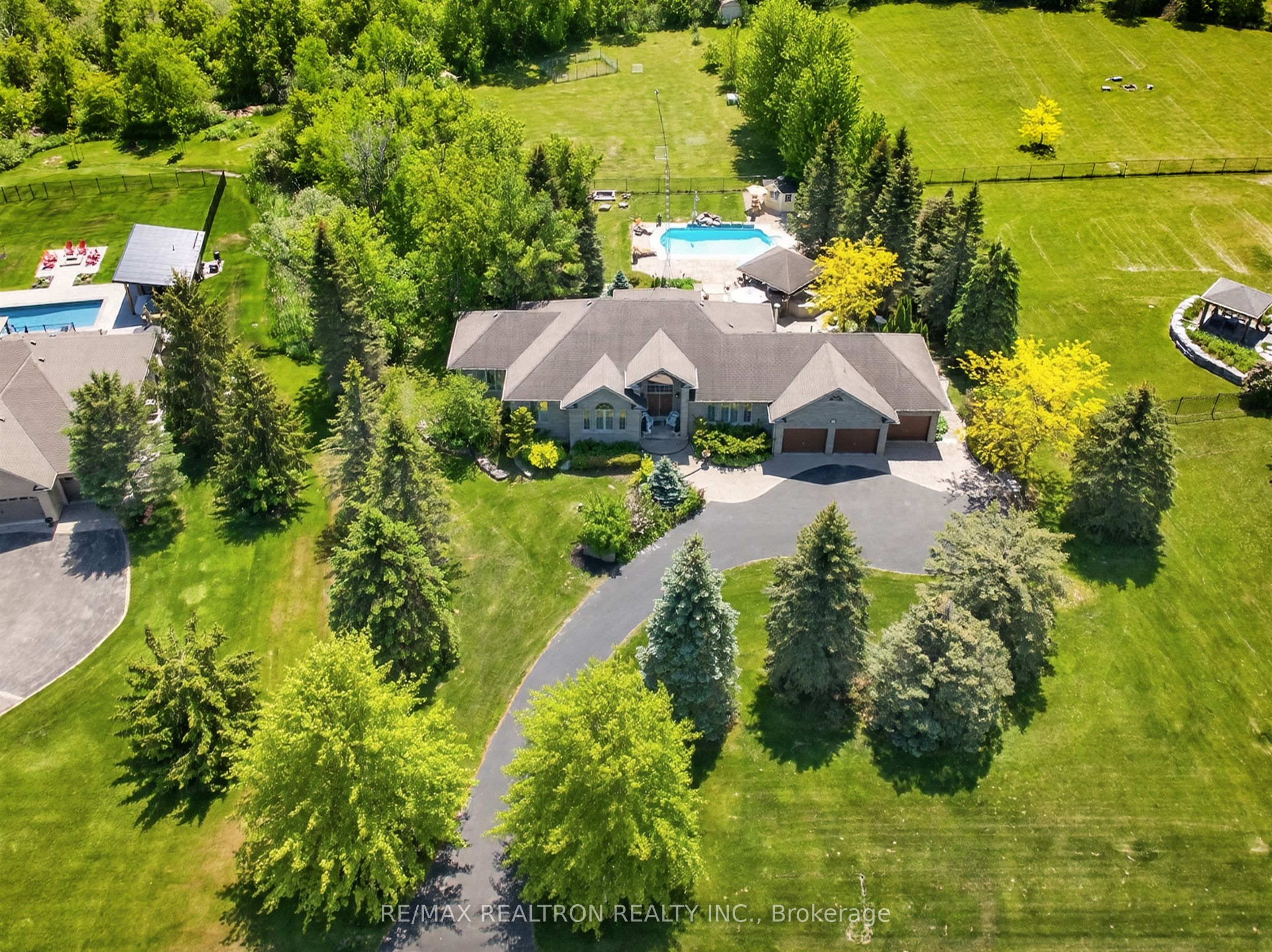 23 Fairbairn Gate Property Photo 3