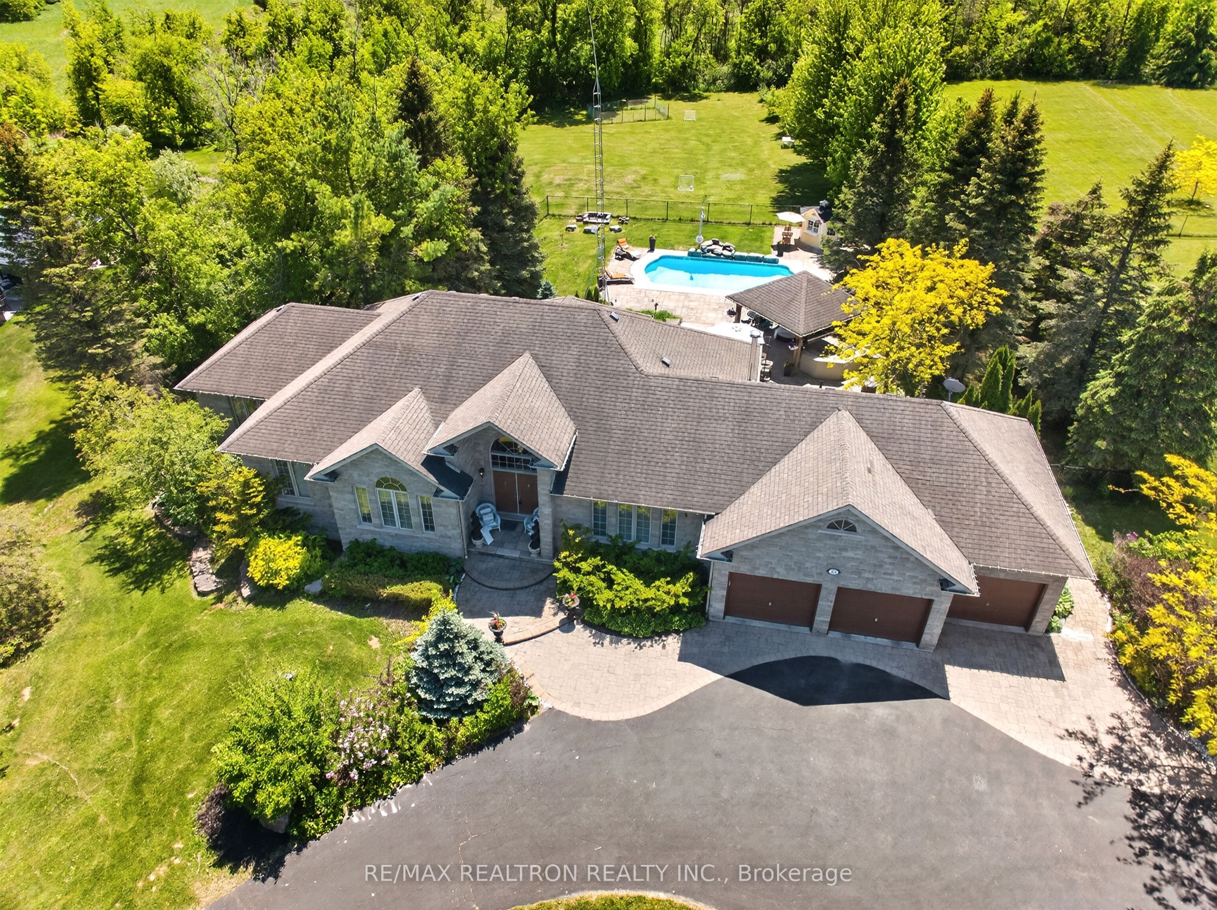 23 Fairbairn Gate Property Photo 4