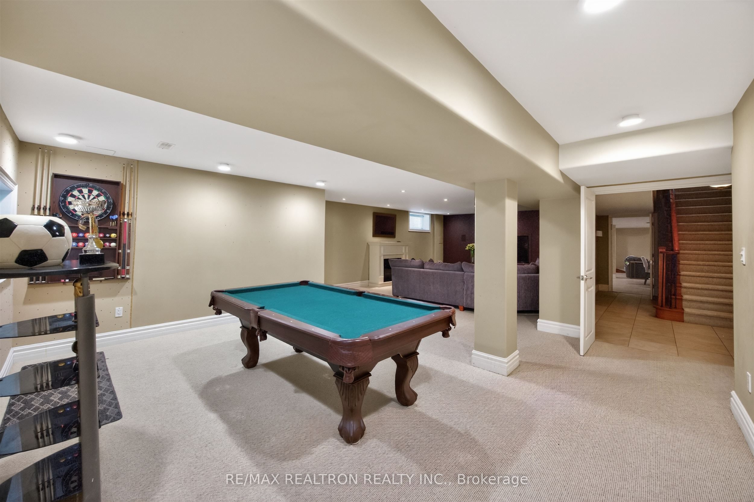 23 Fairbairn Gate Property Photo 30