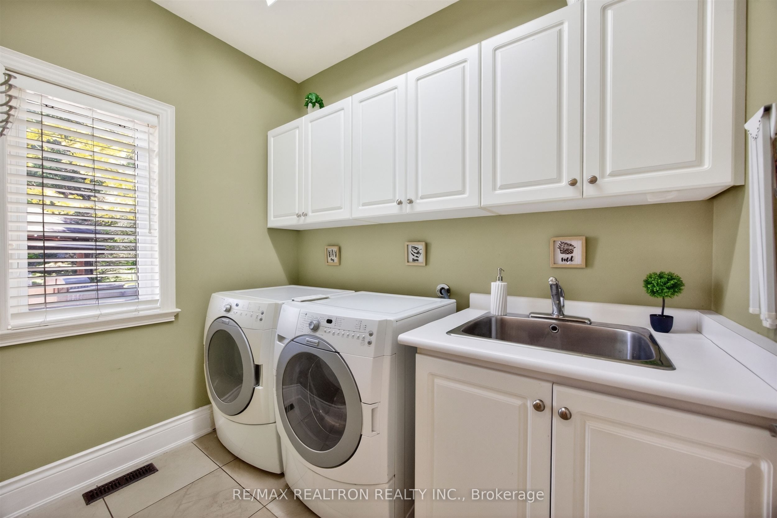 23 Fairbairn Gate Property Photo 34
