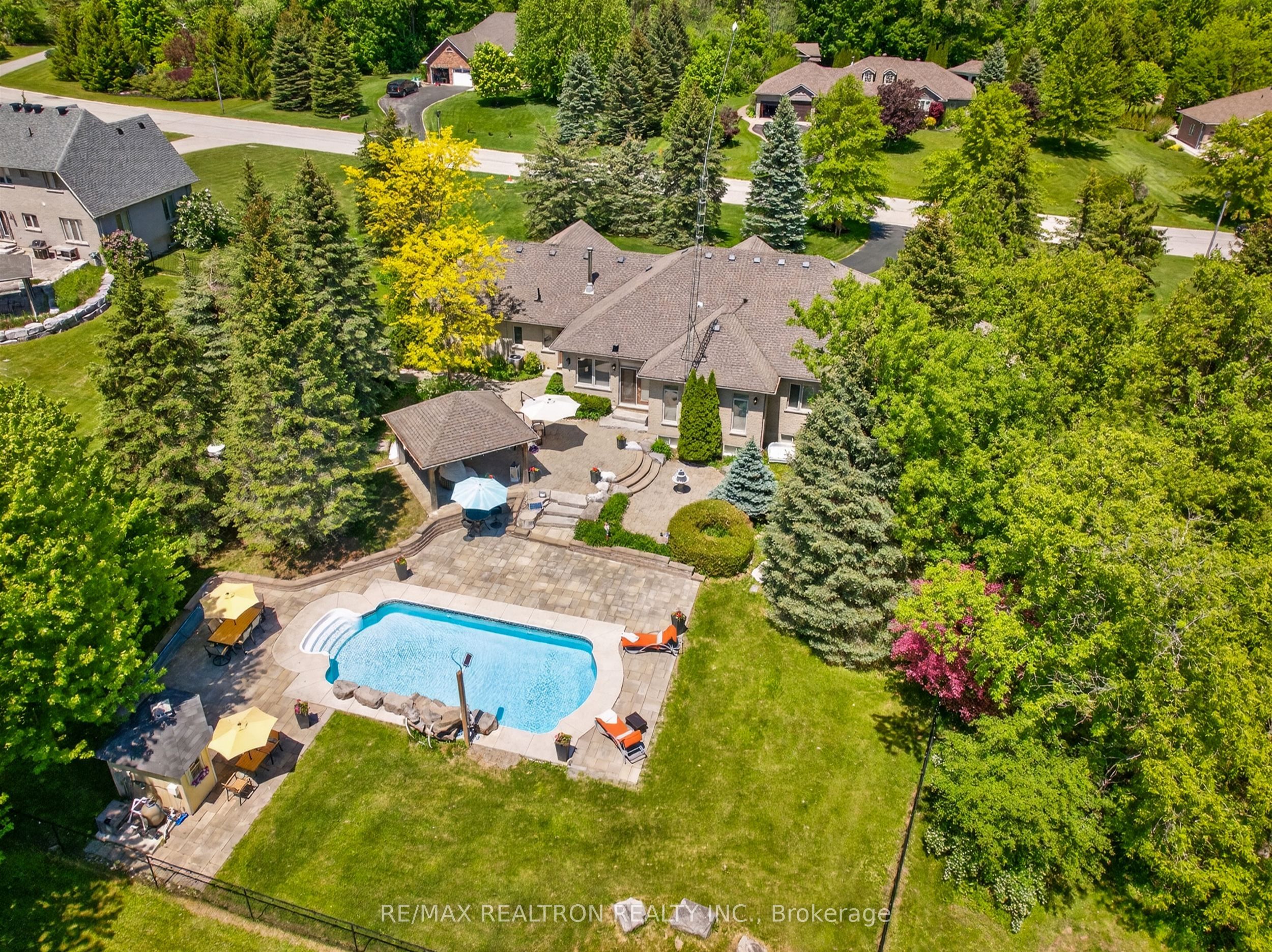 23 Fairbairn Gate Property Photo 43