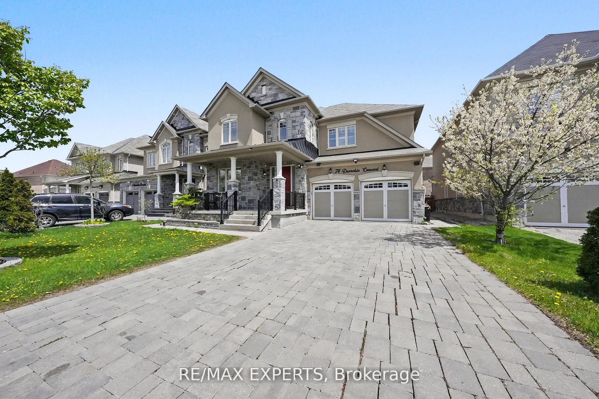 74 Dunrobin Crescent Property Photo 2
