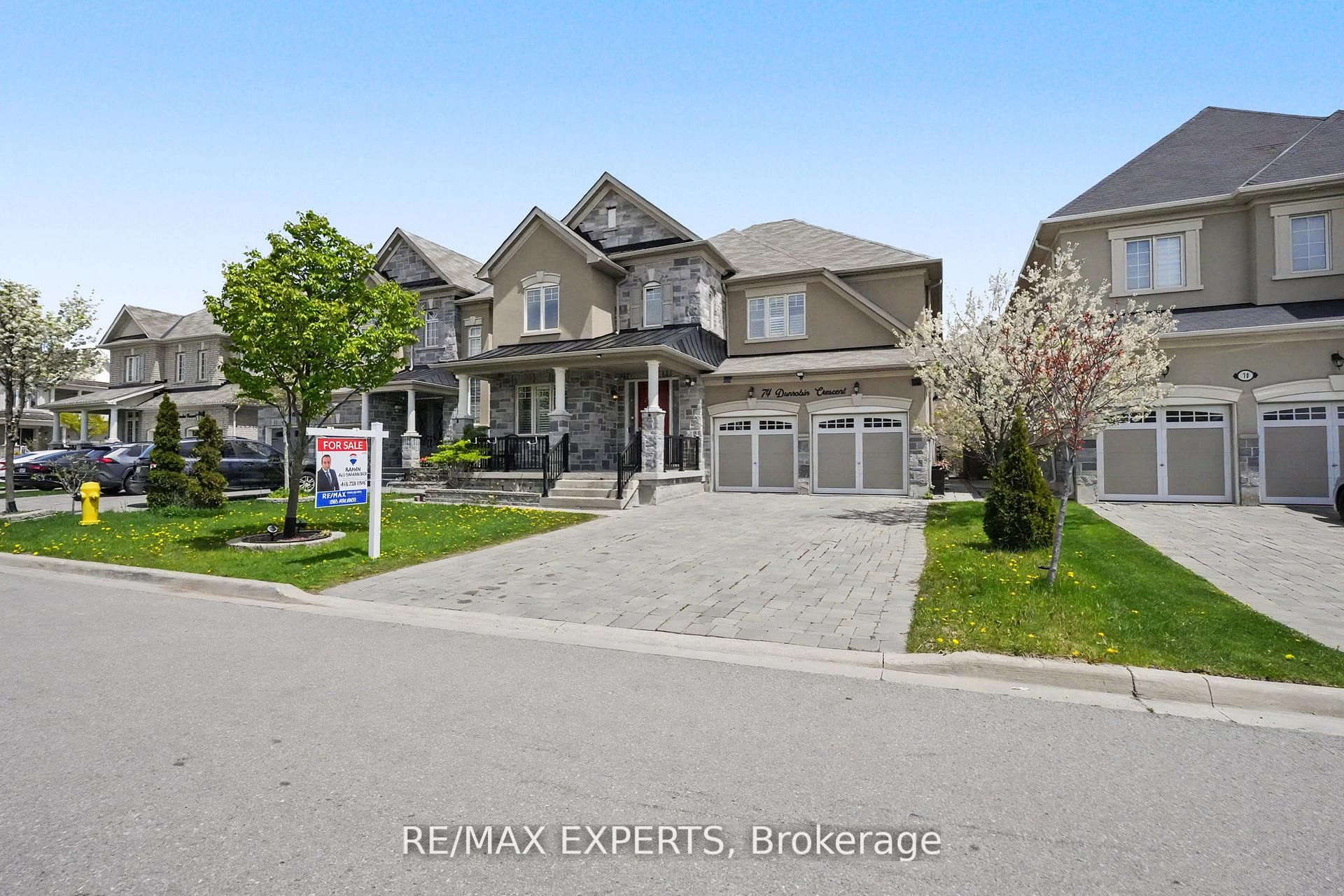 74 Dunrobin Crescent Property Photo 6