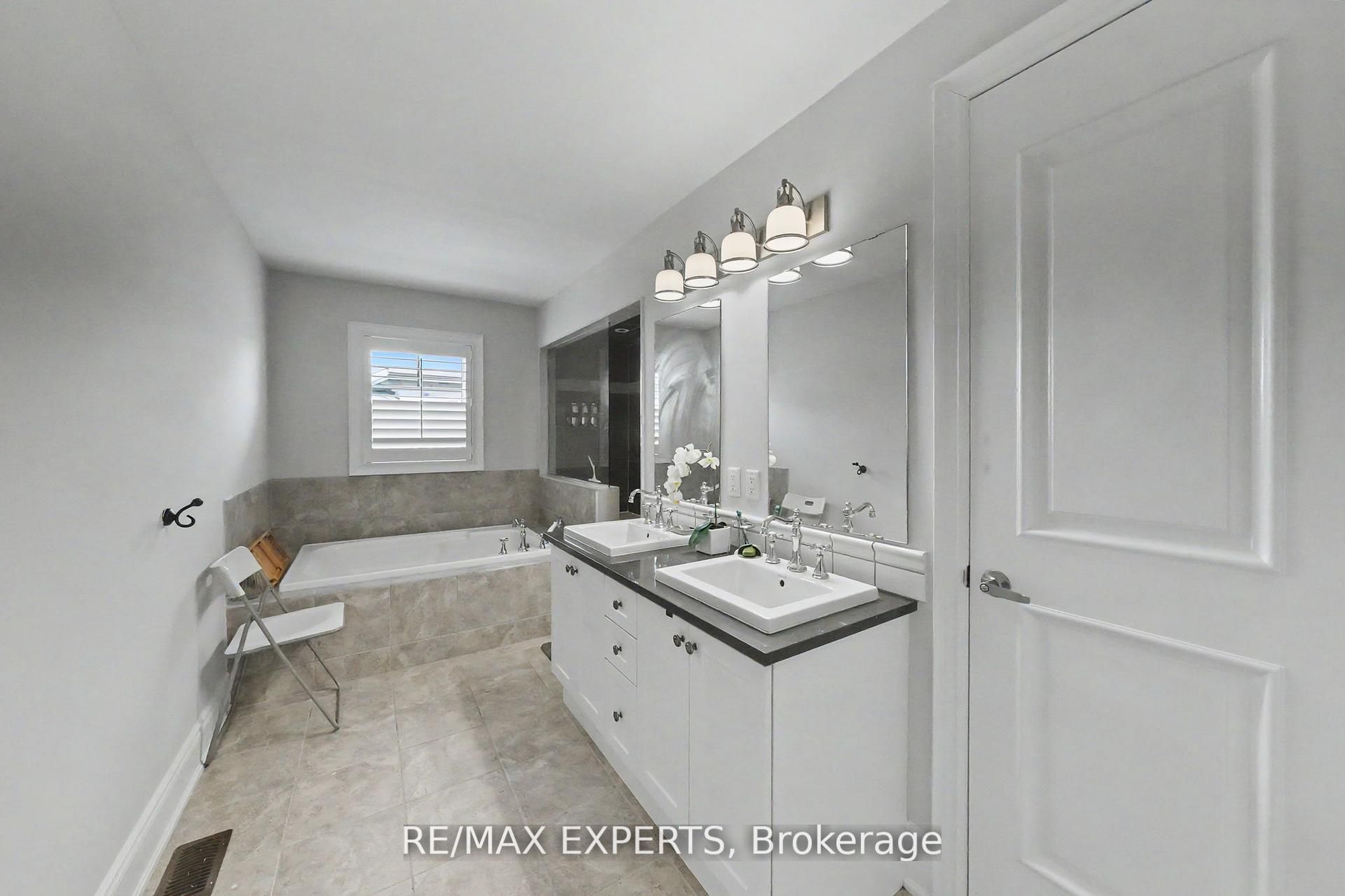 74 Dunrobin Crescent Property Photo 36