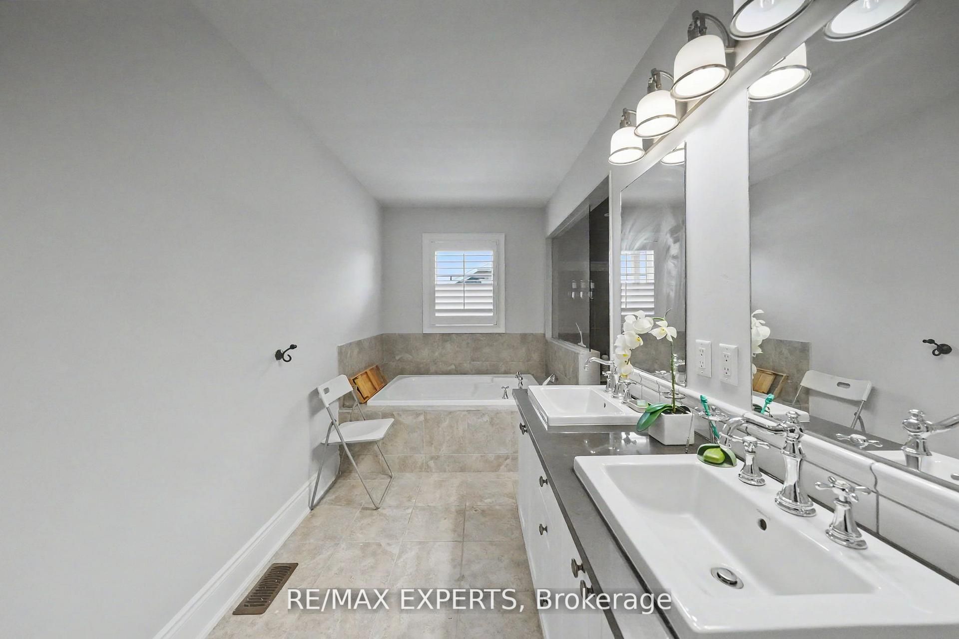74 Dunrobin Crescent Property Photo 37
