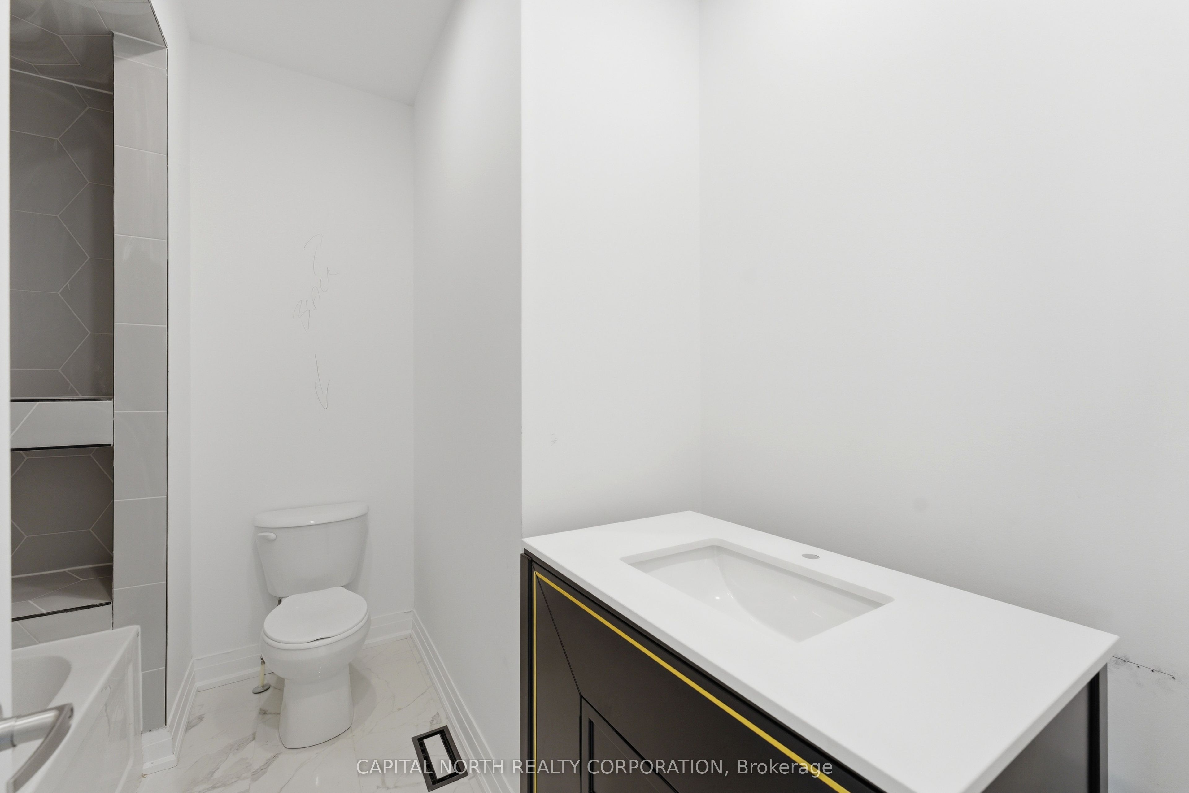 326 King Road Property Photo 28