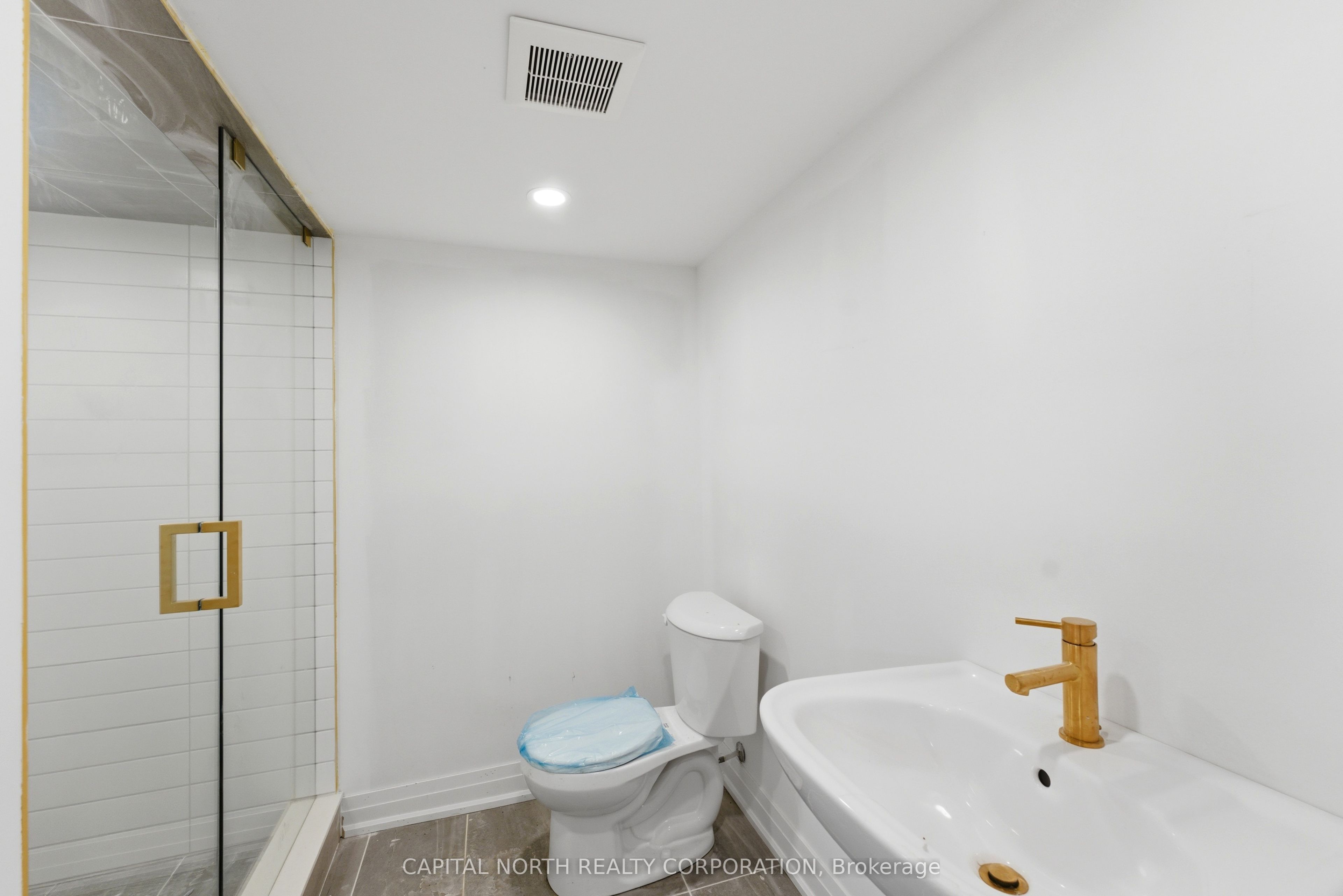 326 King Road Property Photo 33