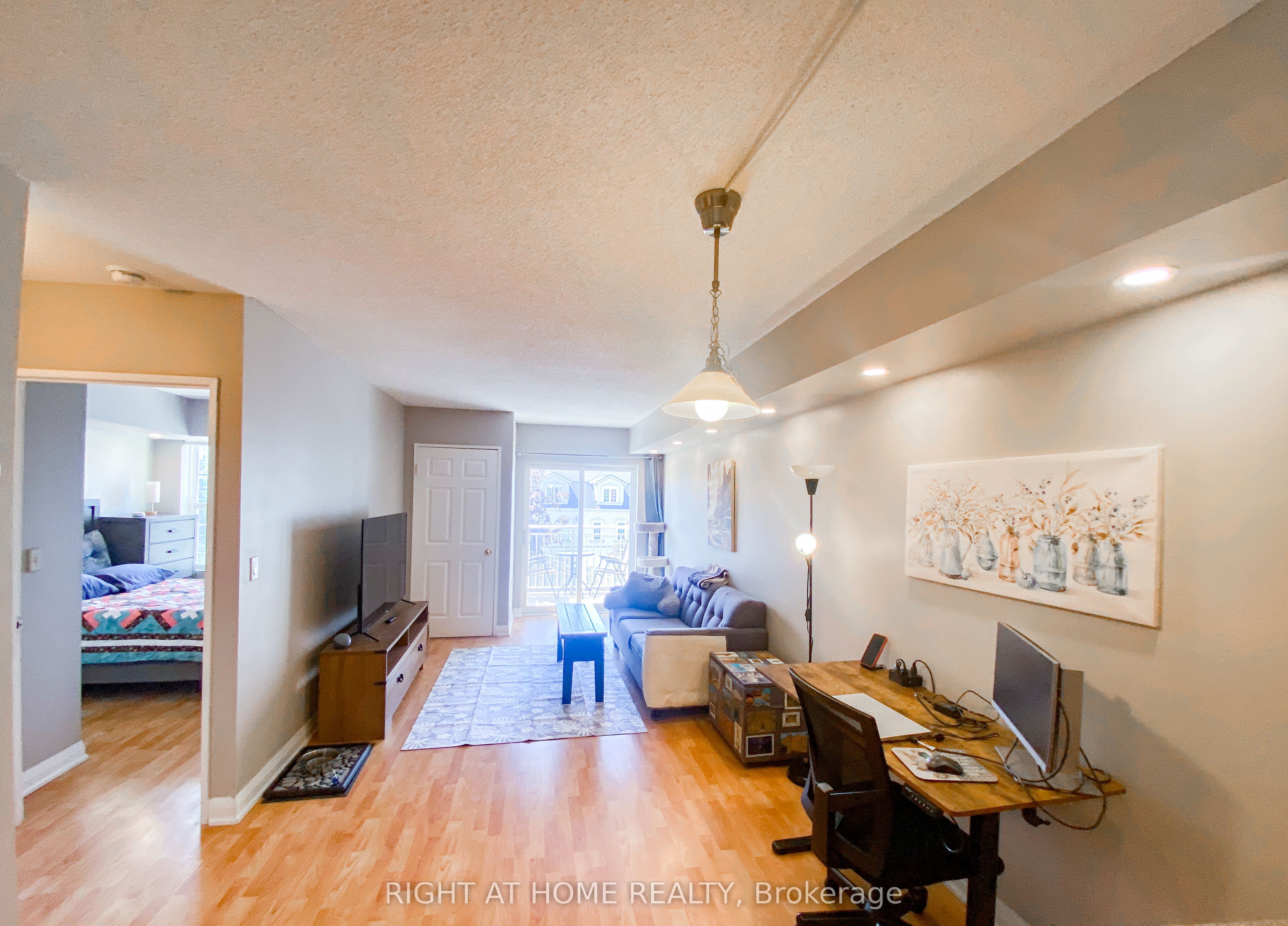 35 Hunt Avenue 404 Property Photo 6