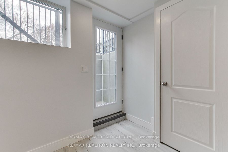 31 Goodman Crescent Bsmnt B Property Photo 4