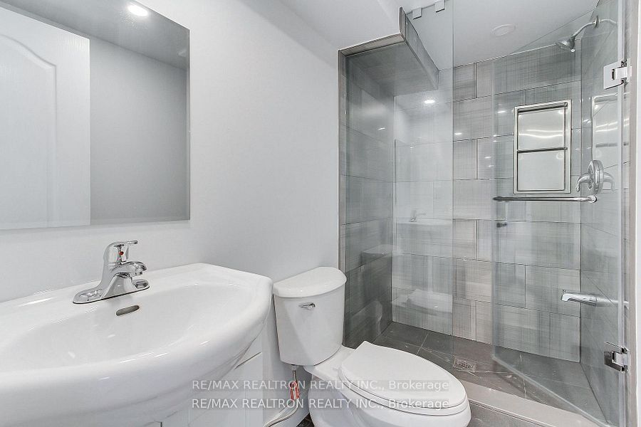 31 Goodman Crescent Bsmnt B Property Photo 17