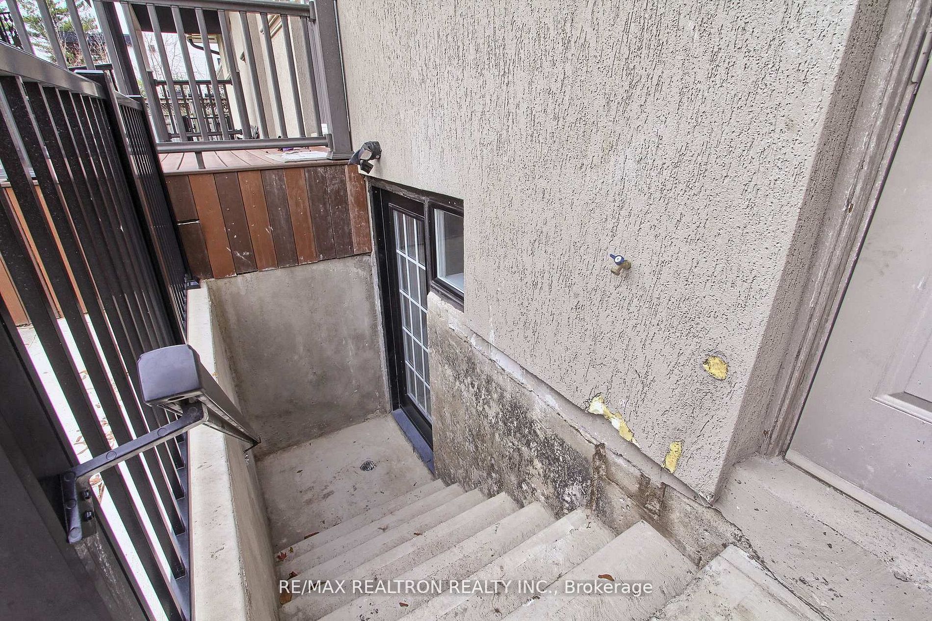 31 Goodman Crescent Bsmnt A Property Photo 3