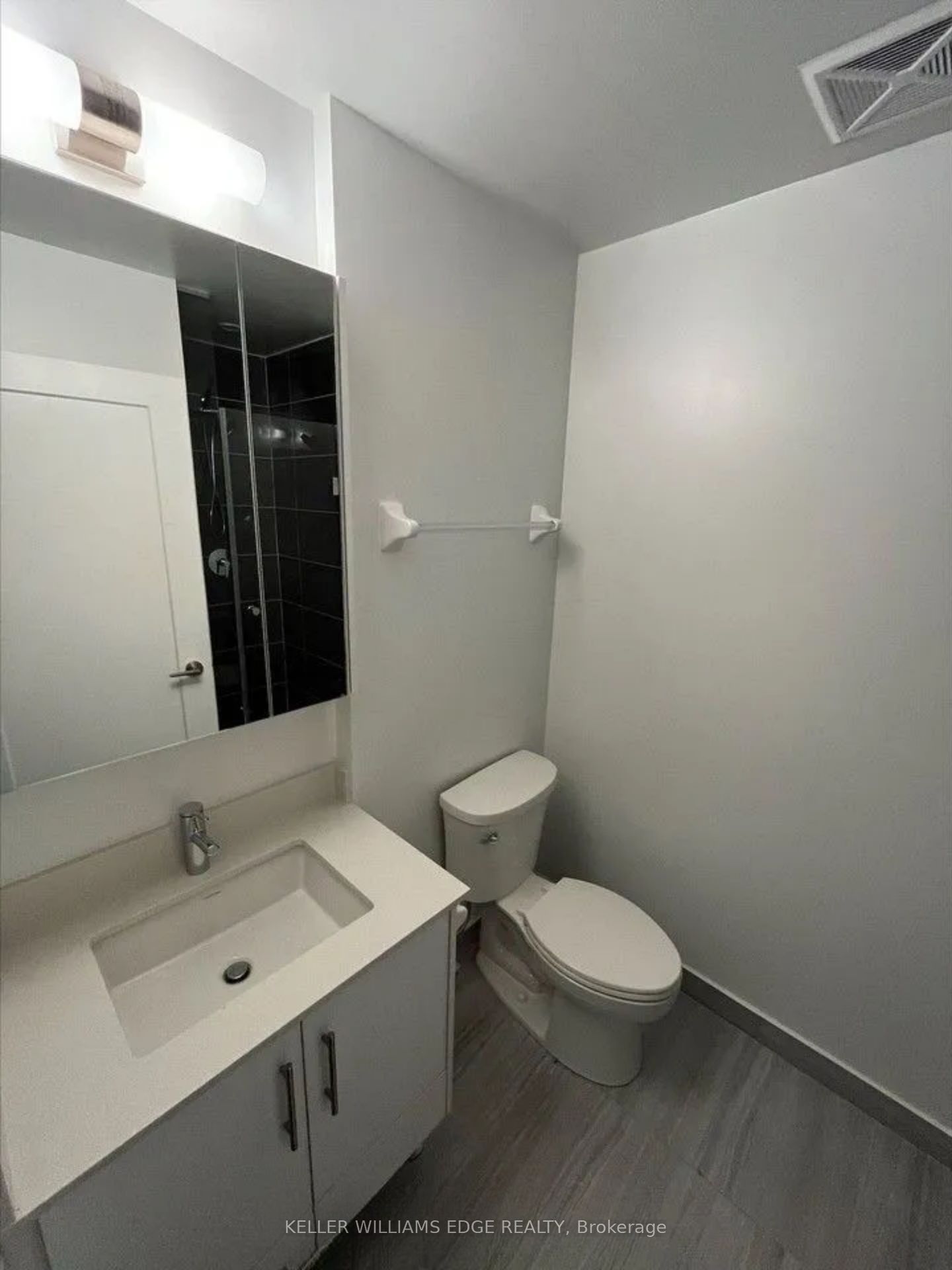 105 Oneida Crescent 401 Property Photo 4