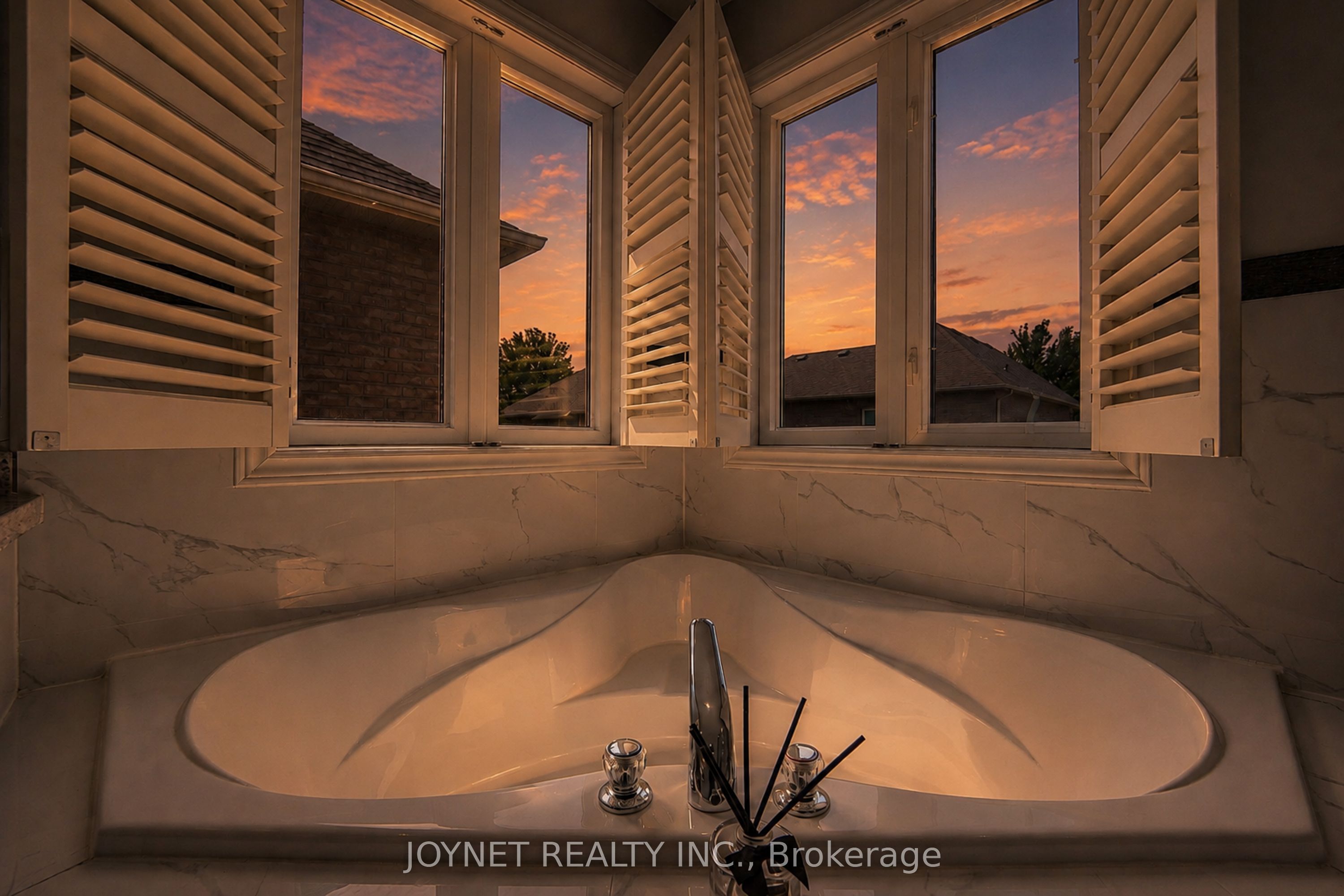 36 Newbridge Avenue N Property Photo 7
