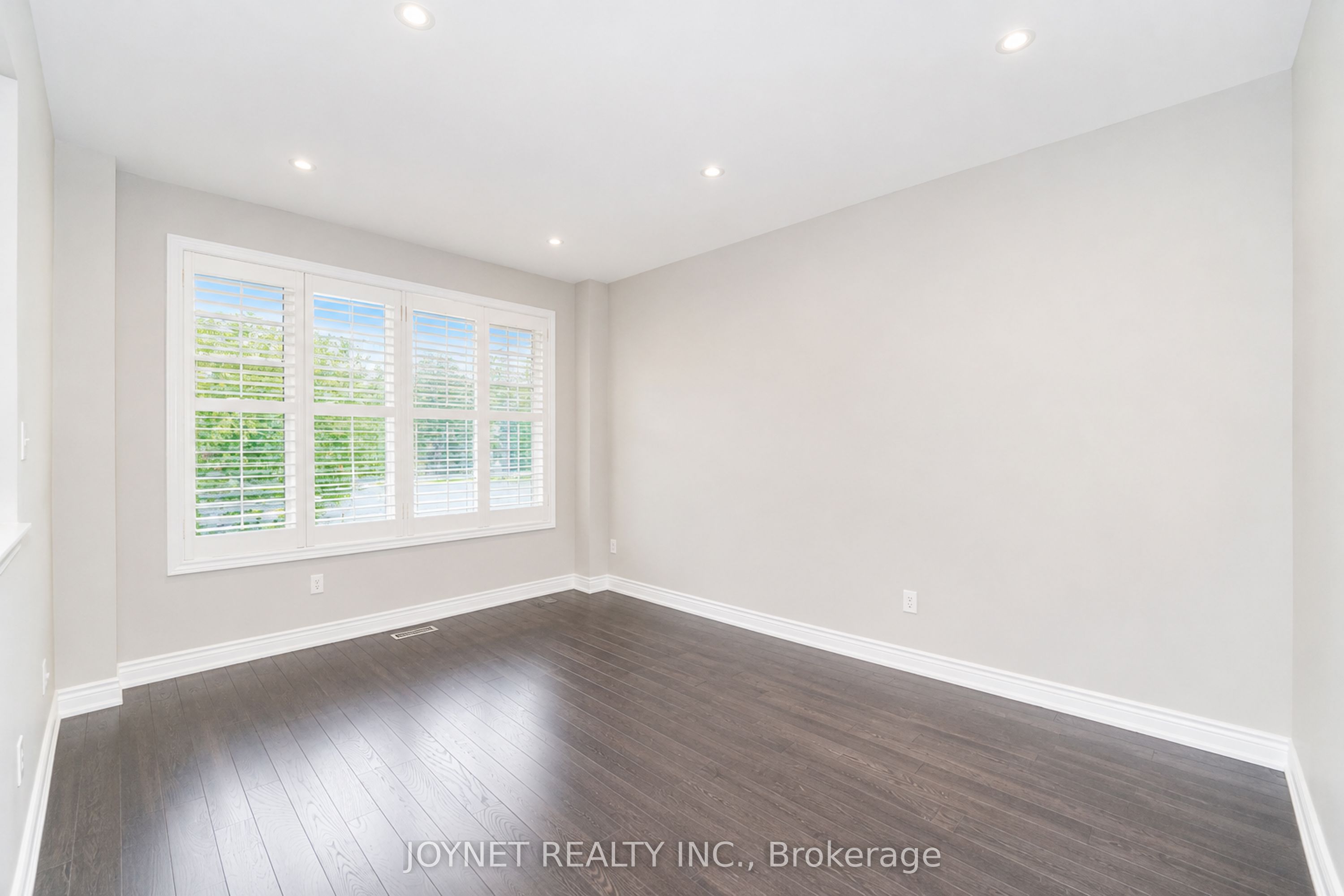 36 Newbridge Avenue N Property Photo 13