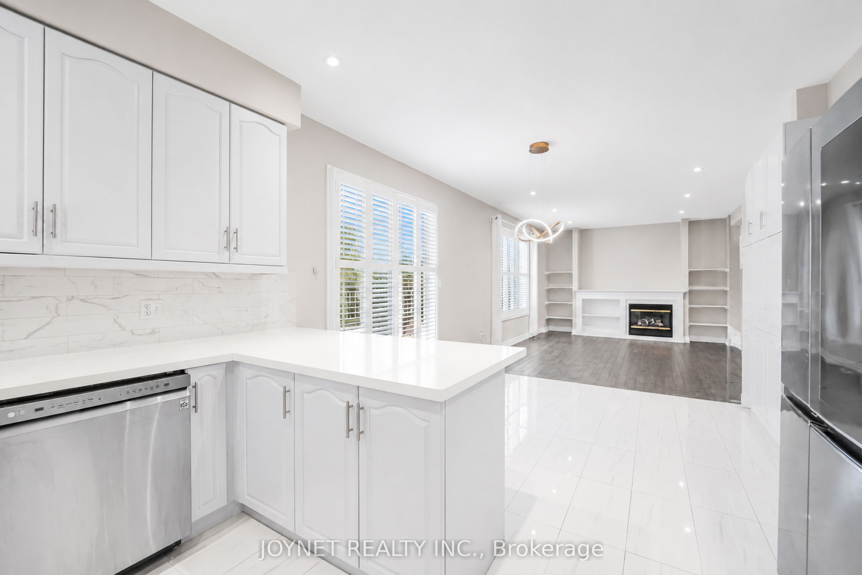 36 Newbridge Avenue N Property Photo 17