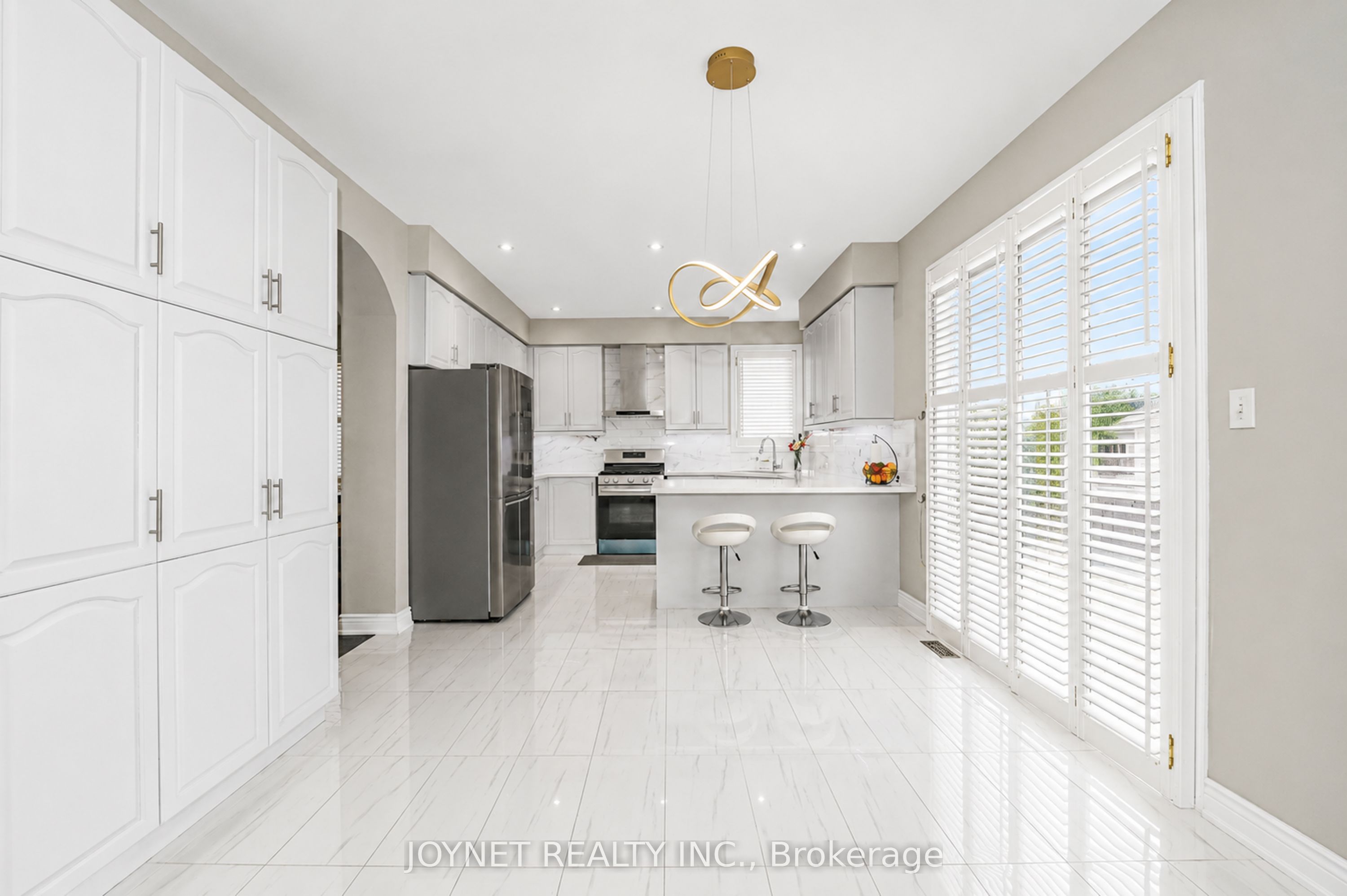 36 Newbridge Avenue N Property Photo 18