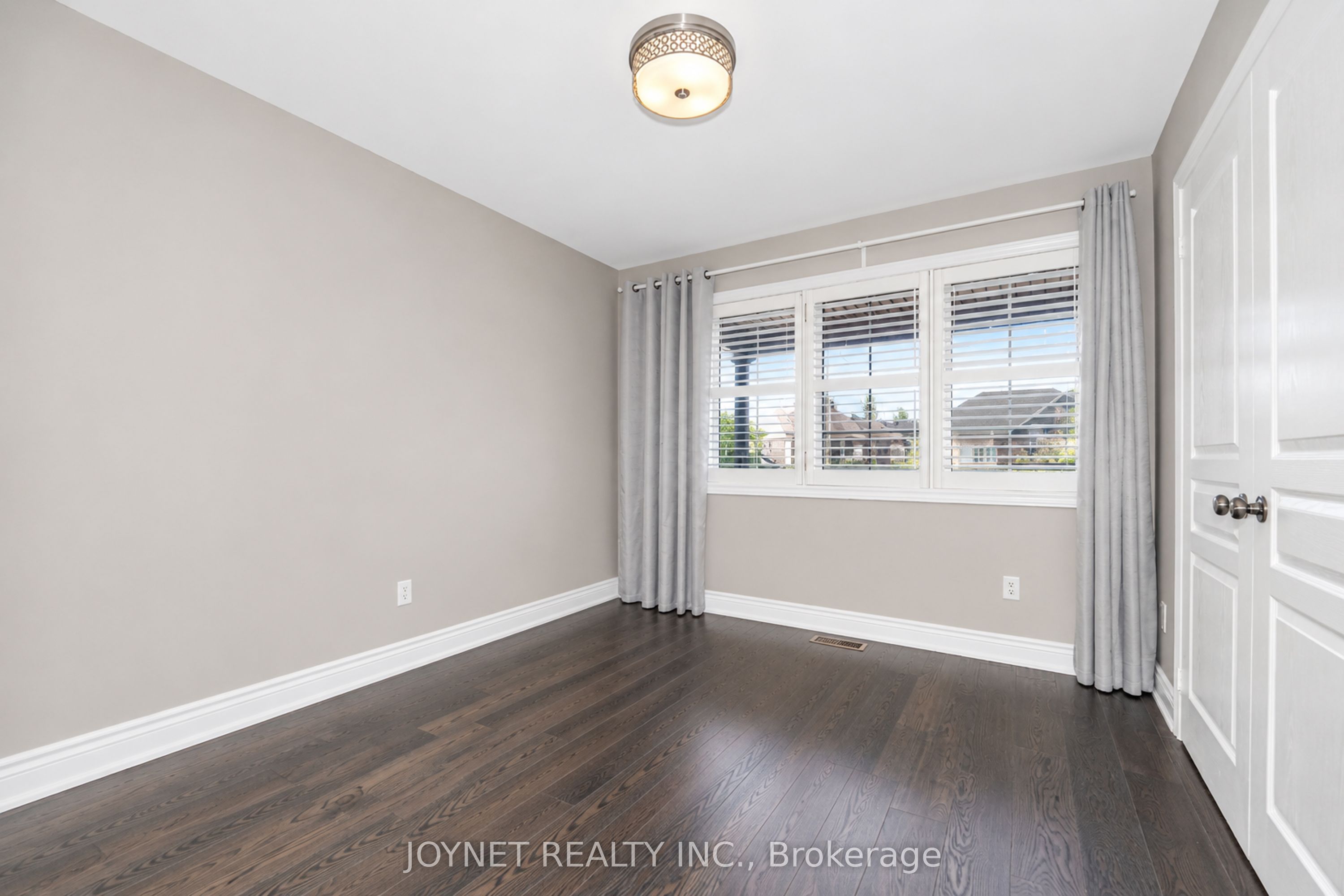 36 Newbridge Avenue N Property Photo 23