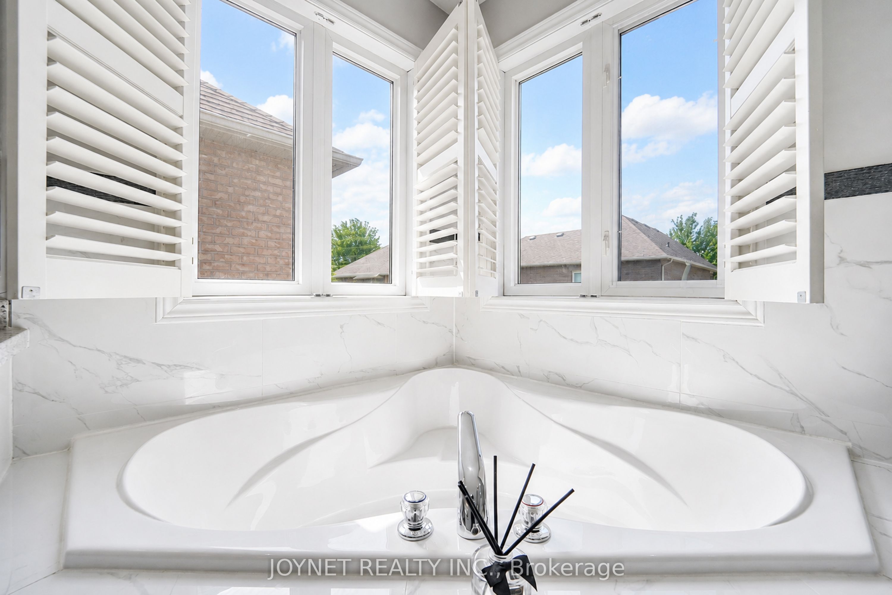 36 Newbridge Avenue N Property Photo 26