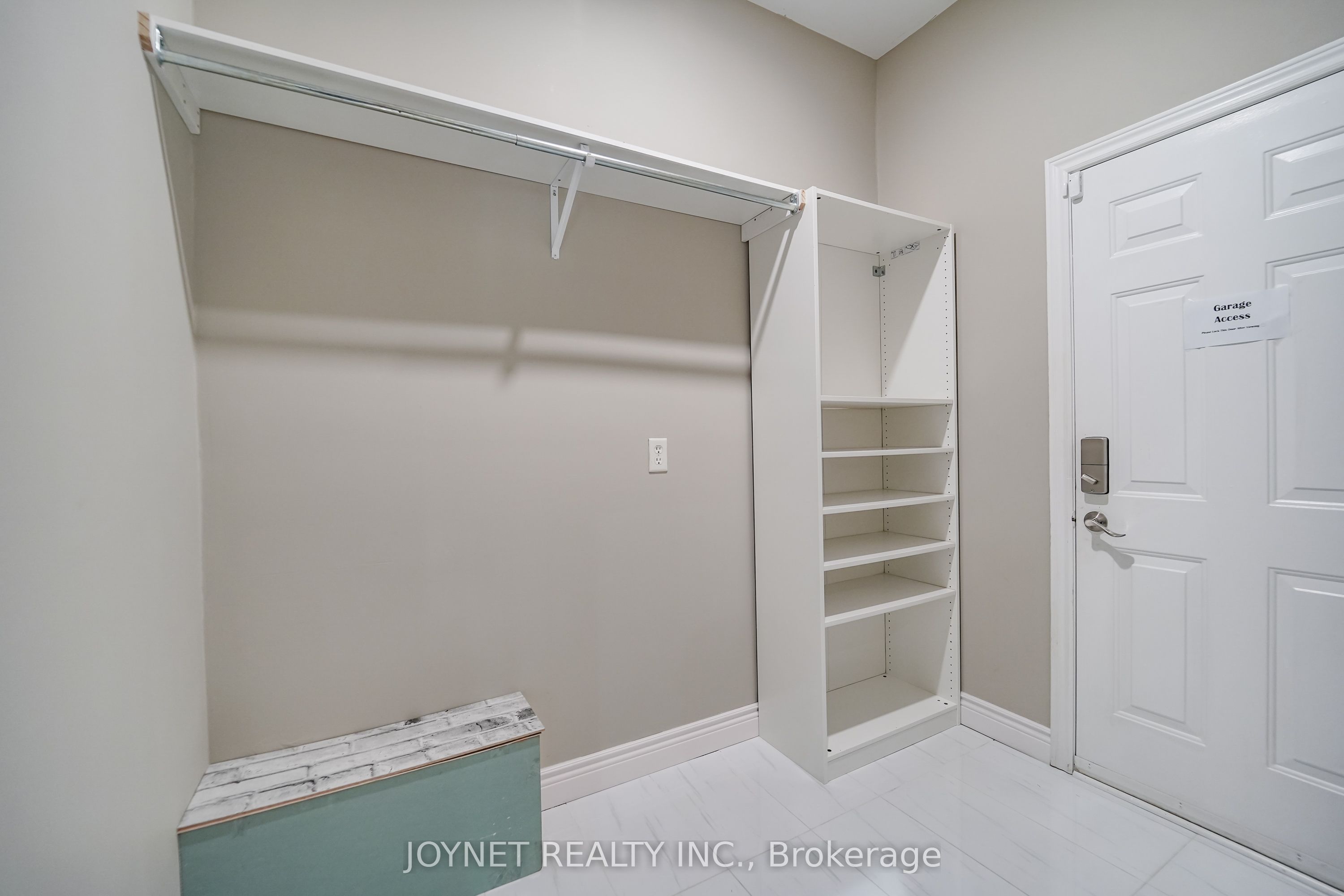 36 Newbridge Avenue N Property Photo 28