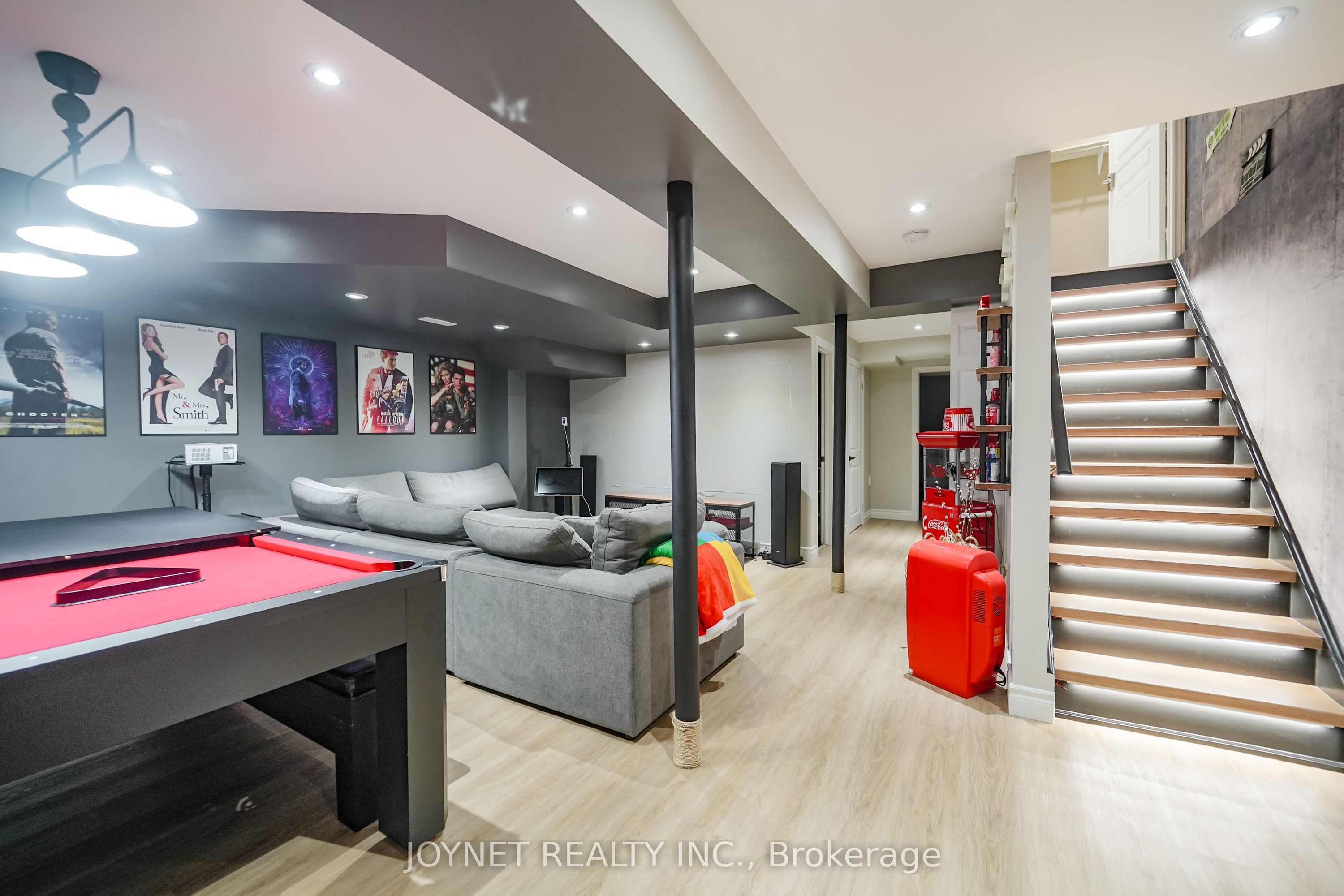 36 Newbridge Avenue N Property Photo 29