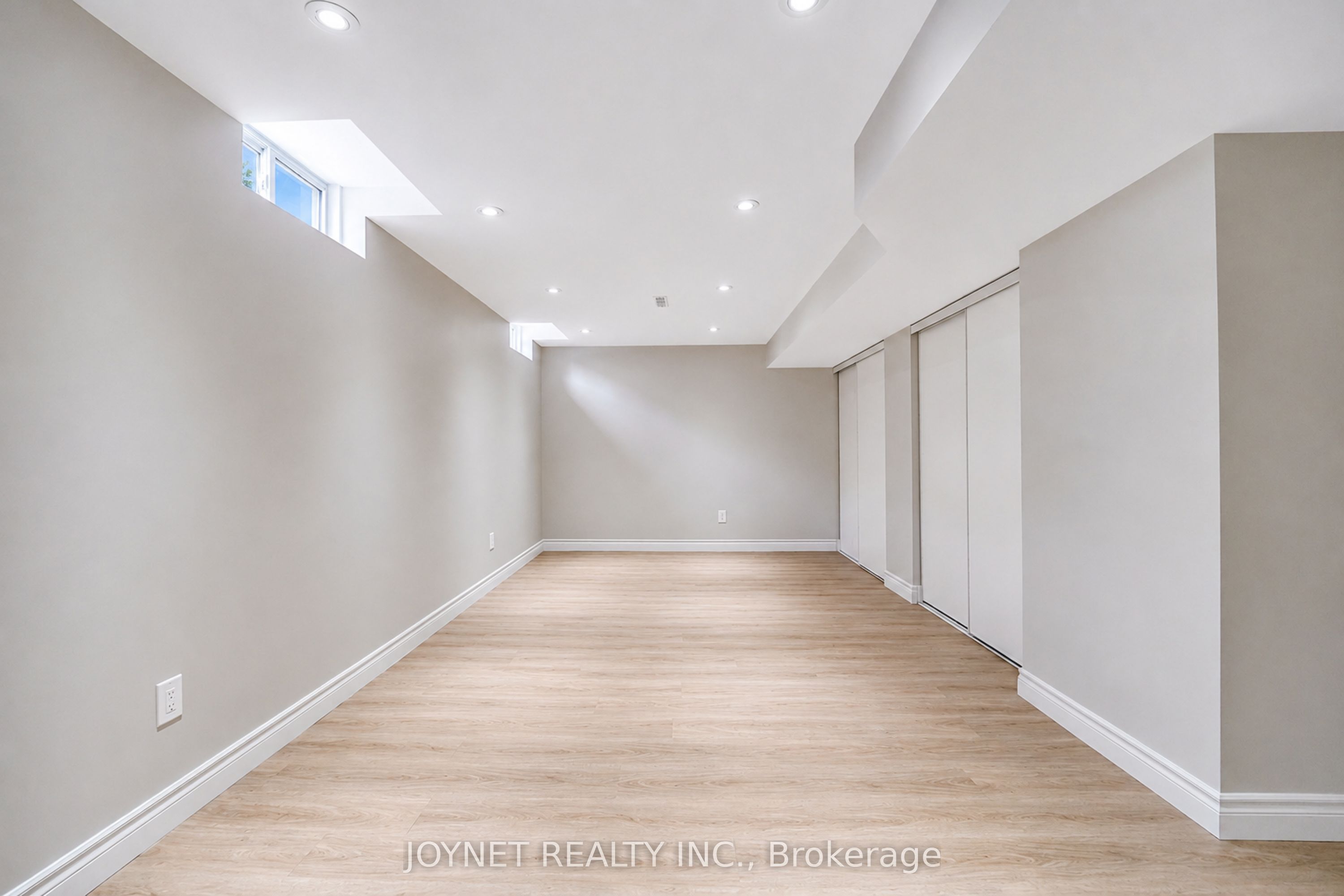 36 Newbridge Avenue N Property Photo 37