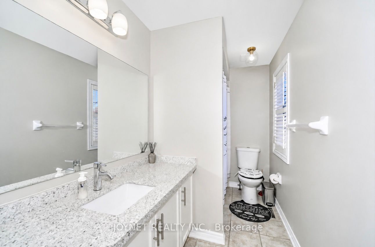 36 Newbridge Avenue N Property Photo 38