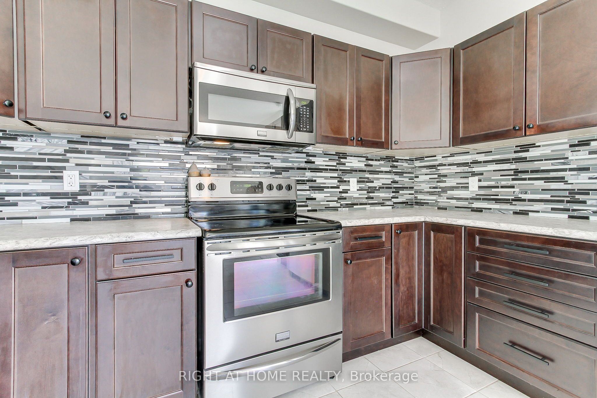 58 Carleton Trail Property Photo 14