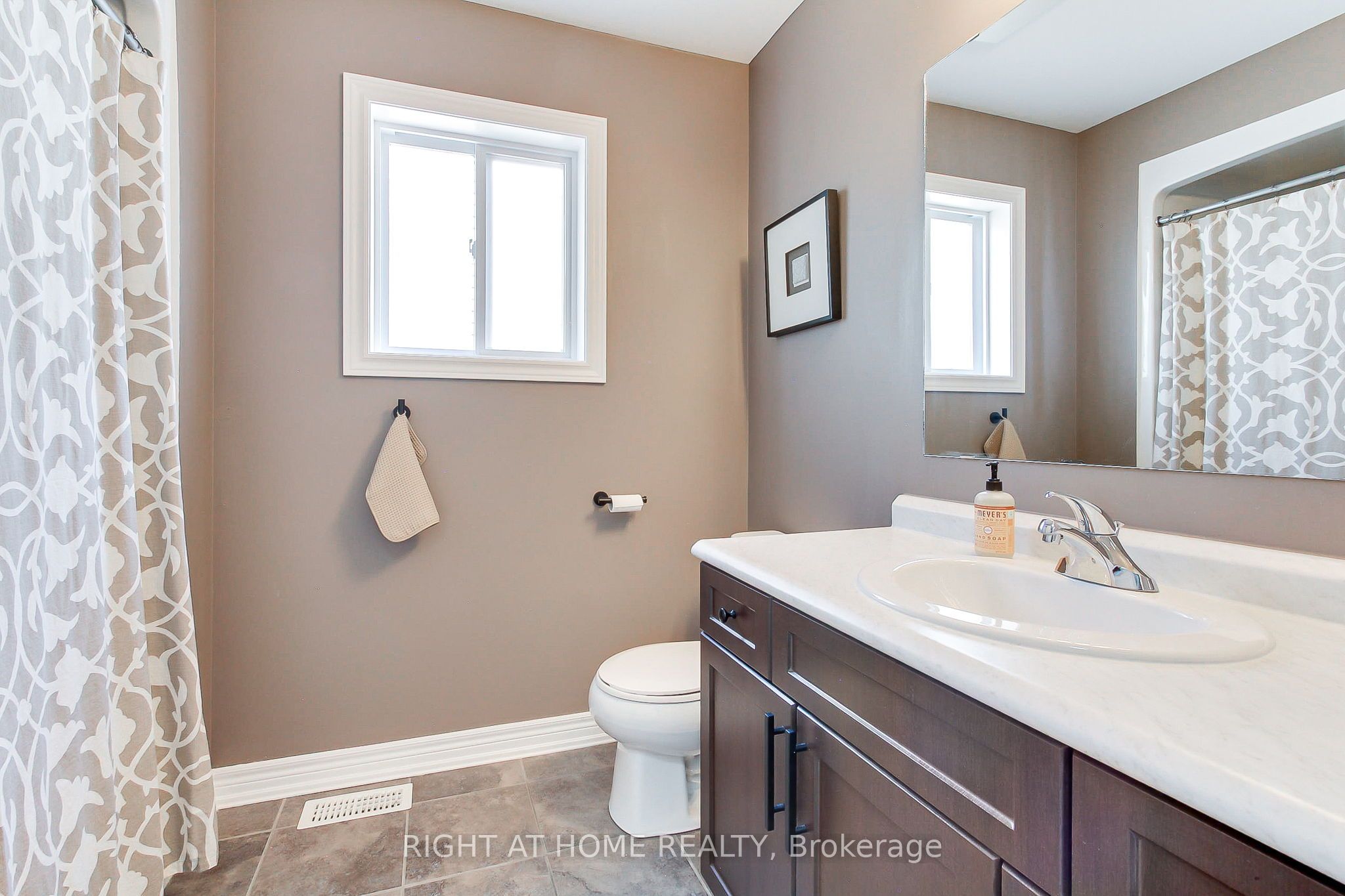 58 Carleton Trail Property Photo 33