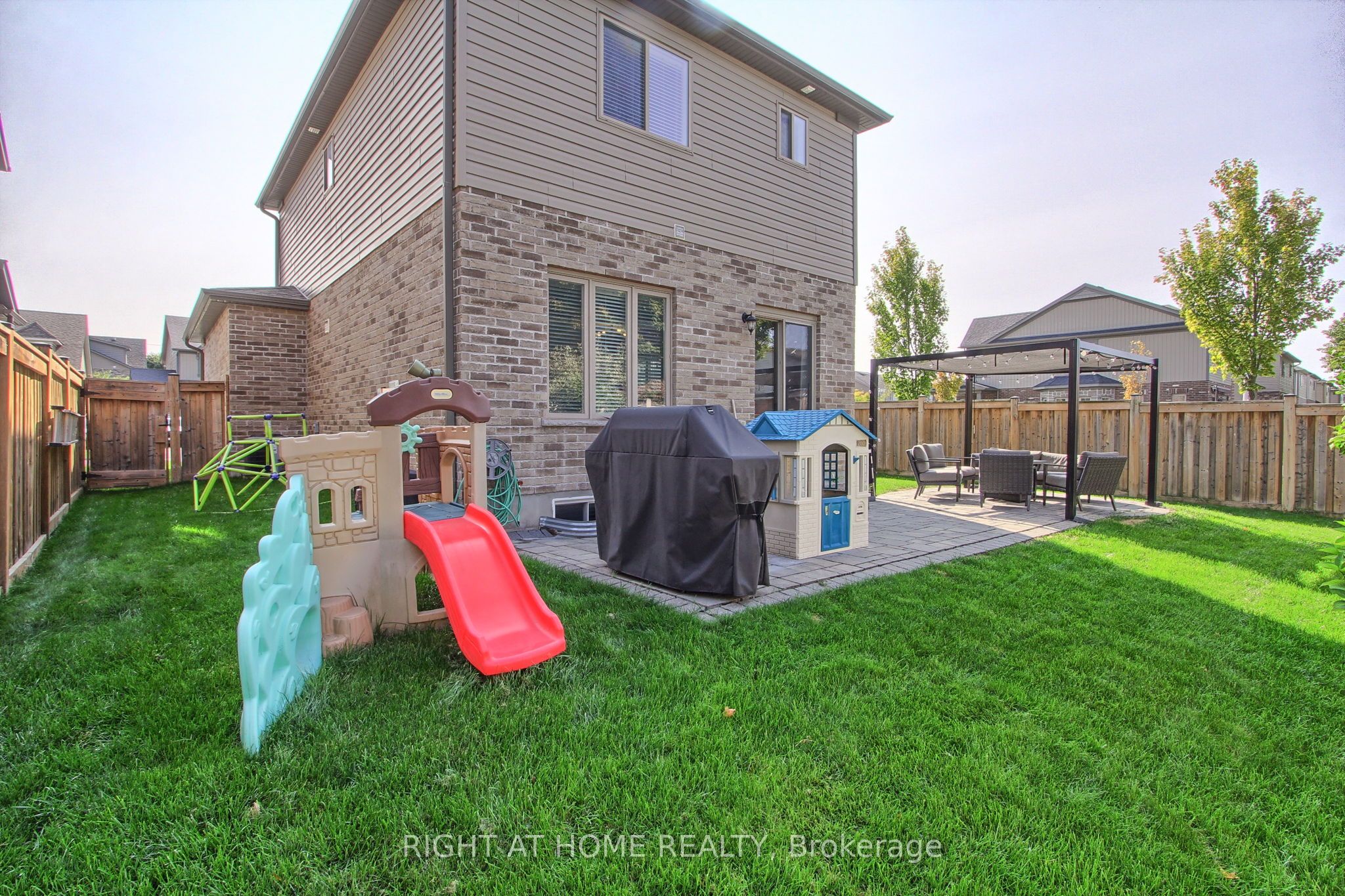 58 Carleton Trail Property Photo 38